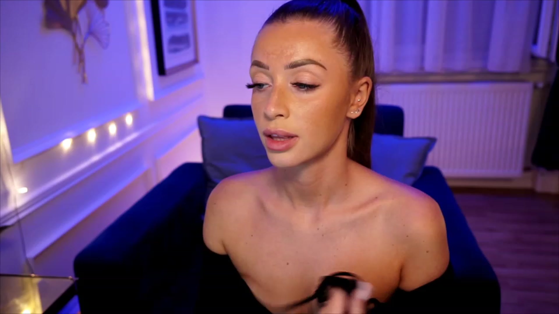 Gallery image thumbnail from emma_ruby's myfreecams stream on, 06/18/2023, 20:05 image 20 of 20