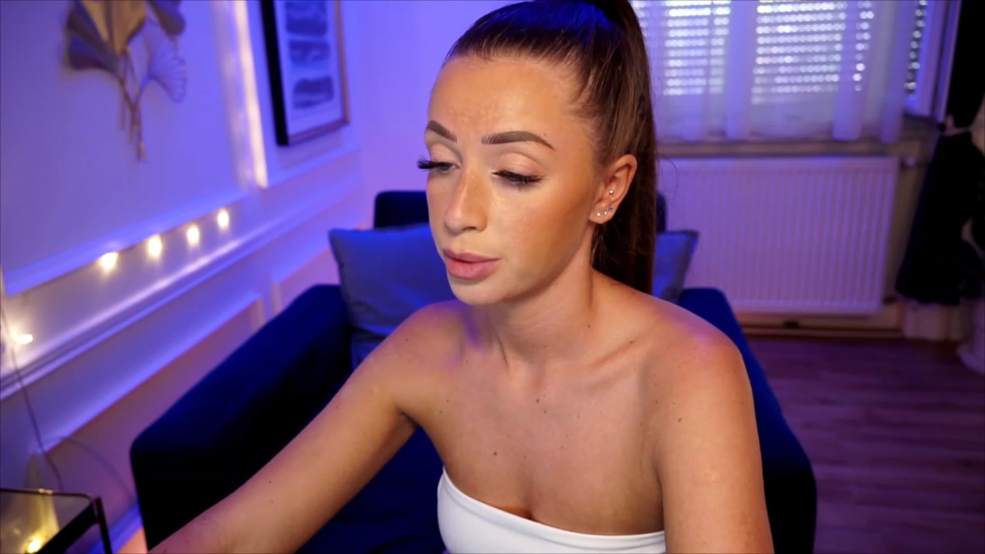 Gallery image thumbnail from emma_ruby's myfreecams stream on, 06/20/2023, 11:50 image 19 of 20