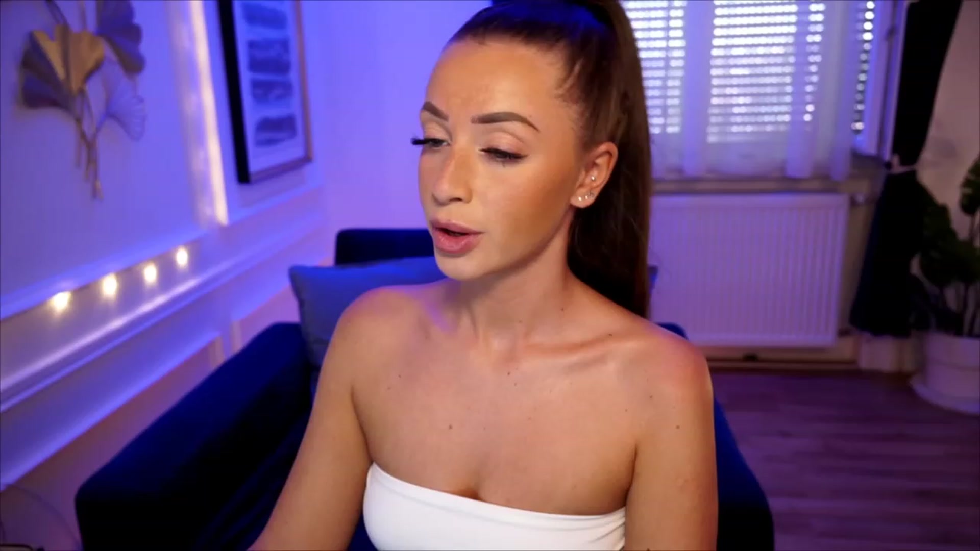 Gallery image thumbnail from emma_ruby's myfreecams stream on, 06/20/2023, 11:50 image 8 of 20