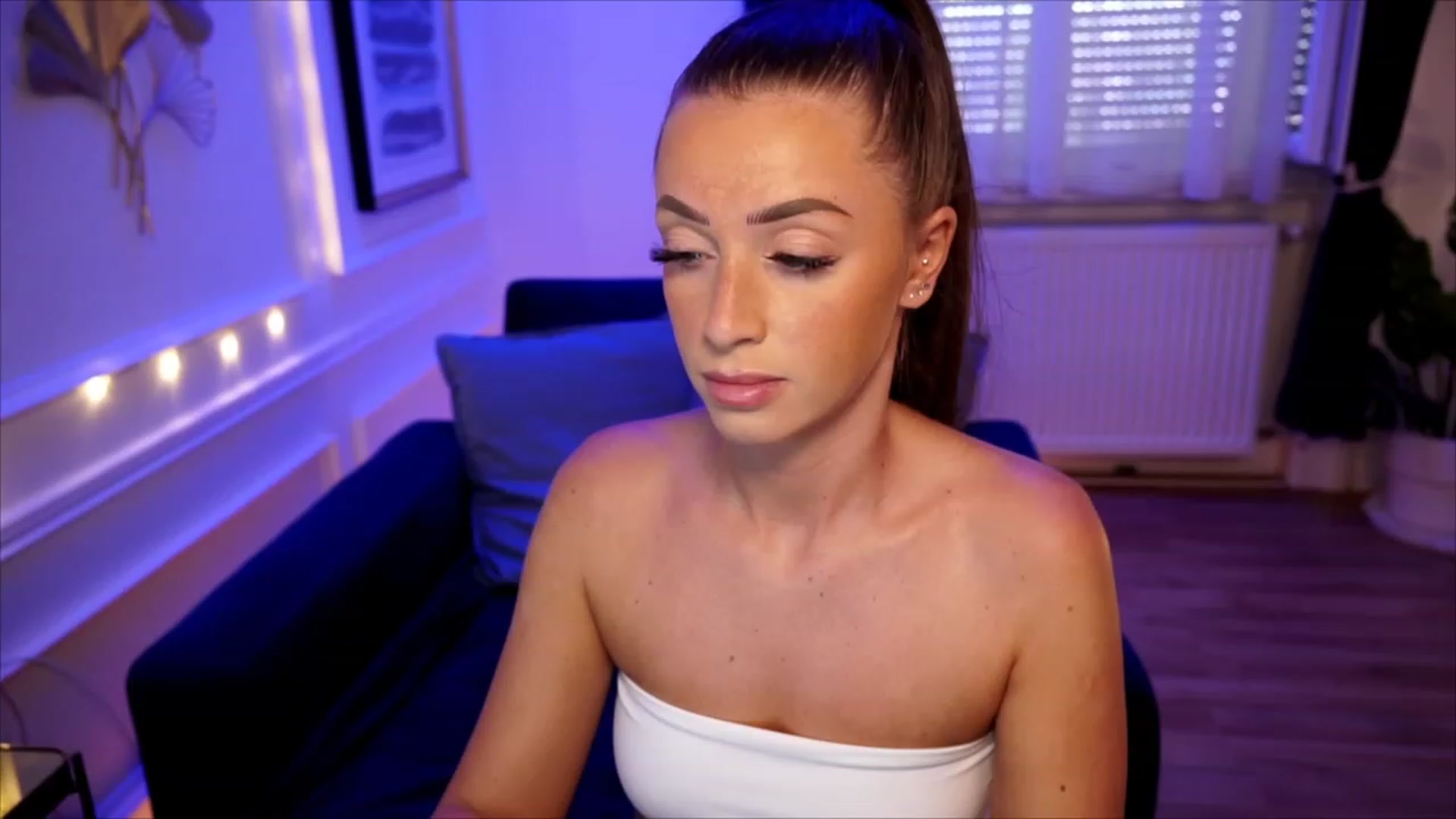 Gallery image thumbnail from emma_ruby's myfreecams stream on, 06/20/2023, 11:50 image 10 of 20