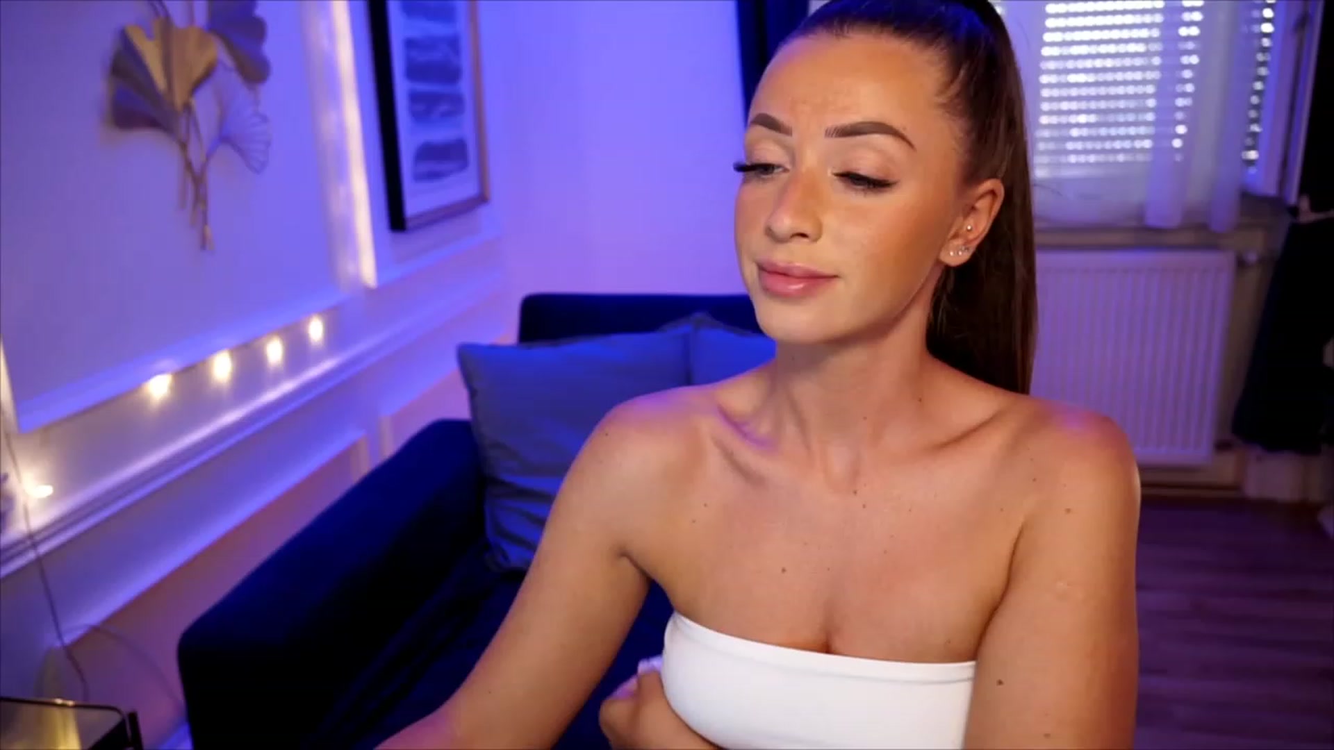 Gallery image thumbnail from emma_ruby's myfreecams stream on, 06/20/2023, 11:50 image 12 of 20