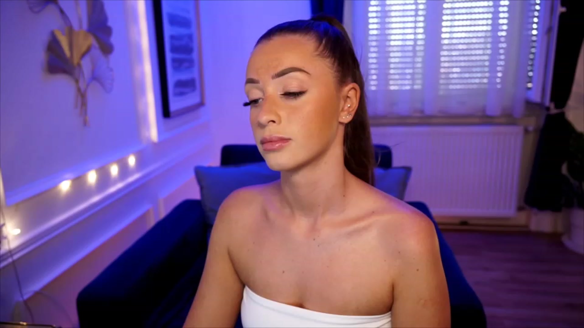 Gallery image thumbnail from emma_ruby's myfreecams stream on, 06/20/2023, 11:50 image 7 of 20