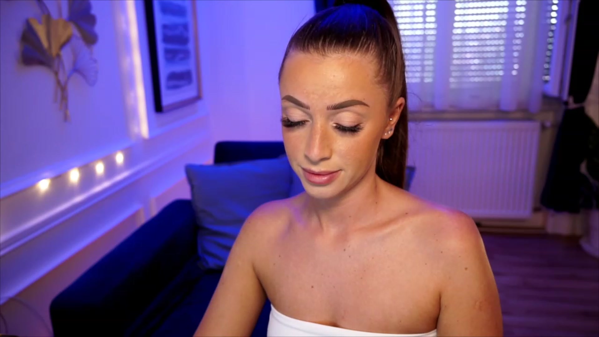 Gallery image thumbnail from emma_ruby's myfreecams stream on, 06/20/2023, 11:50 image 15 of 20