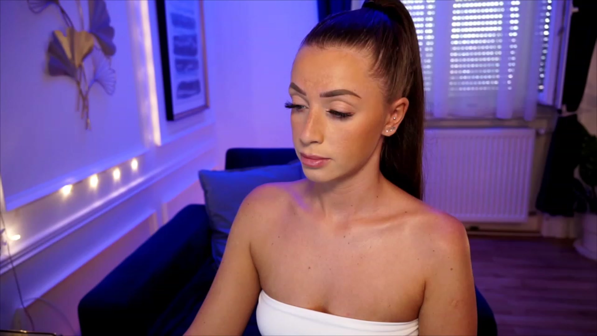 Gallery image thumbnail from emma_ruby's myfreecams stream on, 06/20/2023, 11:50 image 6 of 20
