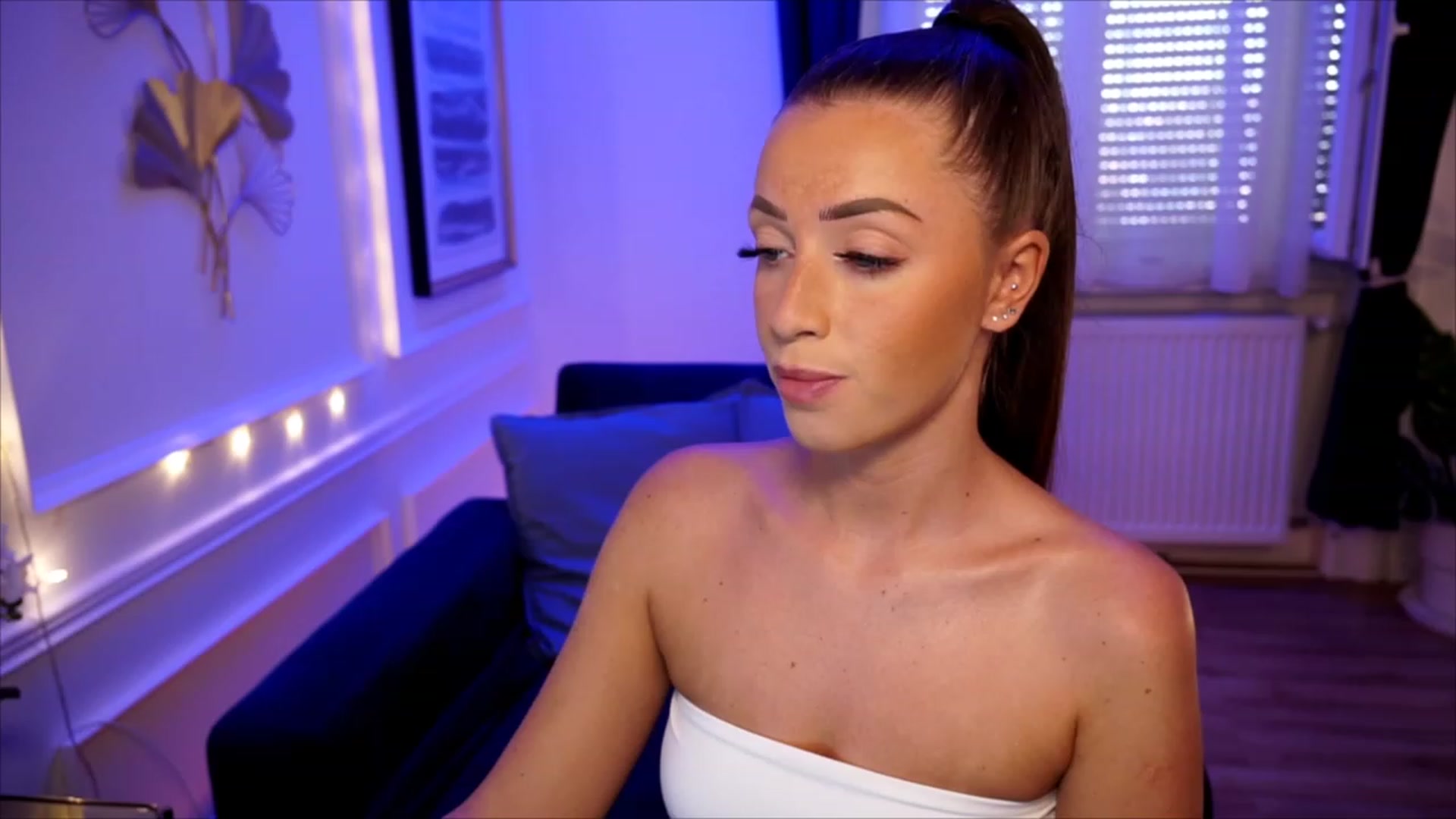 Gallery image thumbnail from emma_ruby's myfreecams stream on, 06/20/2023, 11:50 image 3 of 20