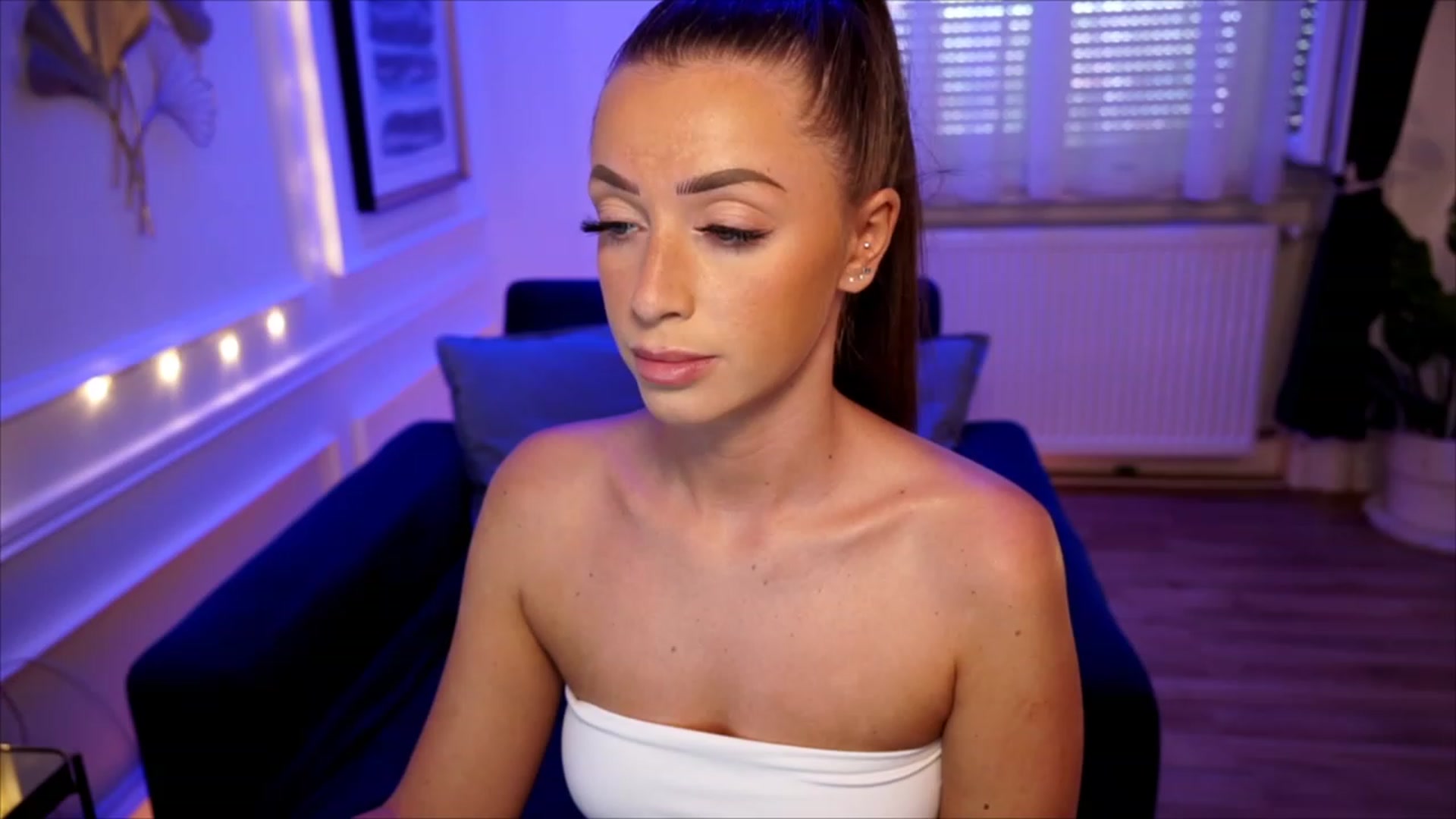Gallery image thumbnail from emma_ruby's myfreecams stream on, 06/20/2023, 11:50 image 9 of 20