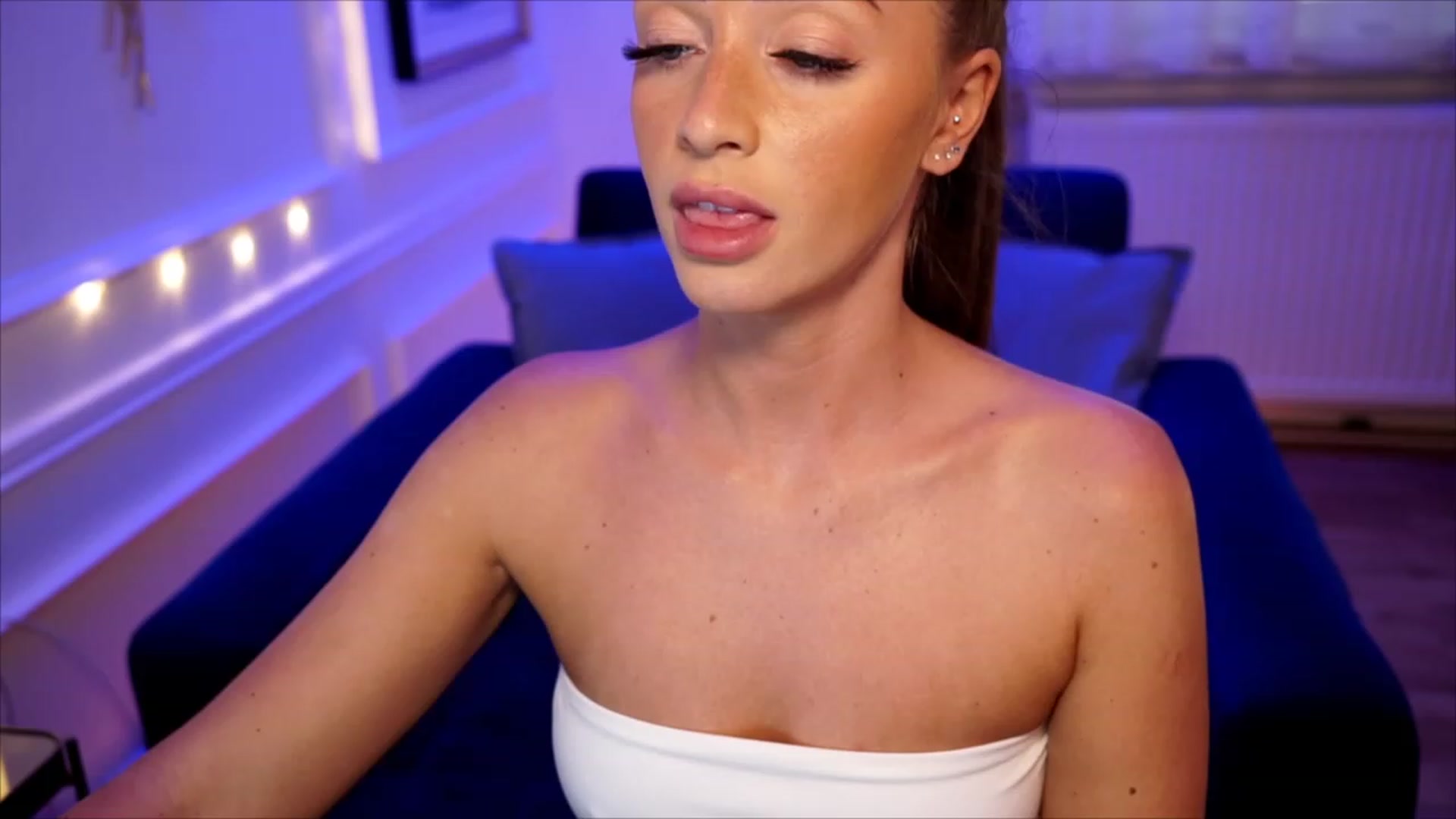 Gallery image thumbnail from emma_ruby's myfreecams stream on, 06/20/2023, 12:18 image 11 of 20