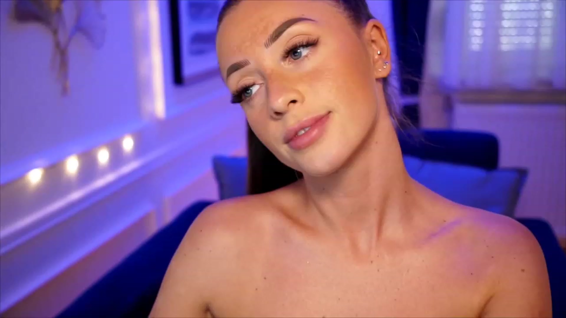 Gallery image thumbnail from emma_ruby's myfreecams stream on, 06/20/2023, 12:18 image 3 of 20