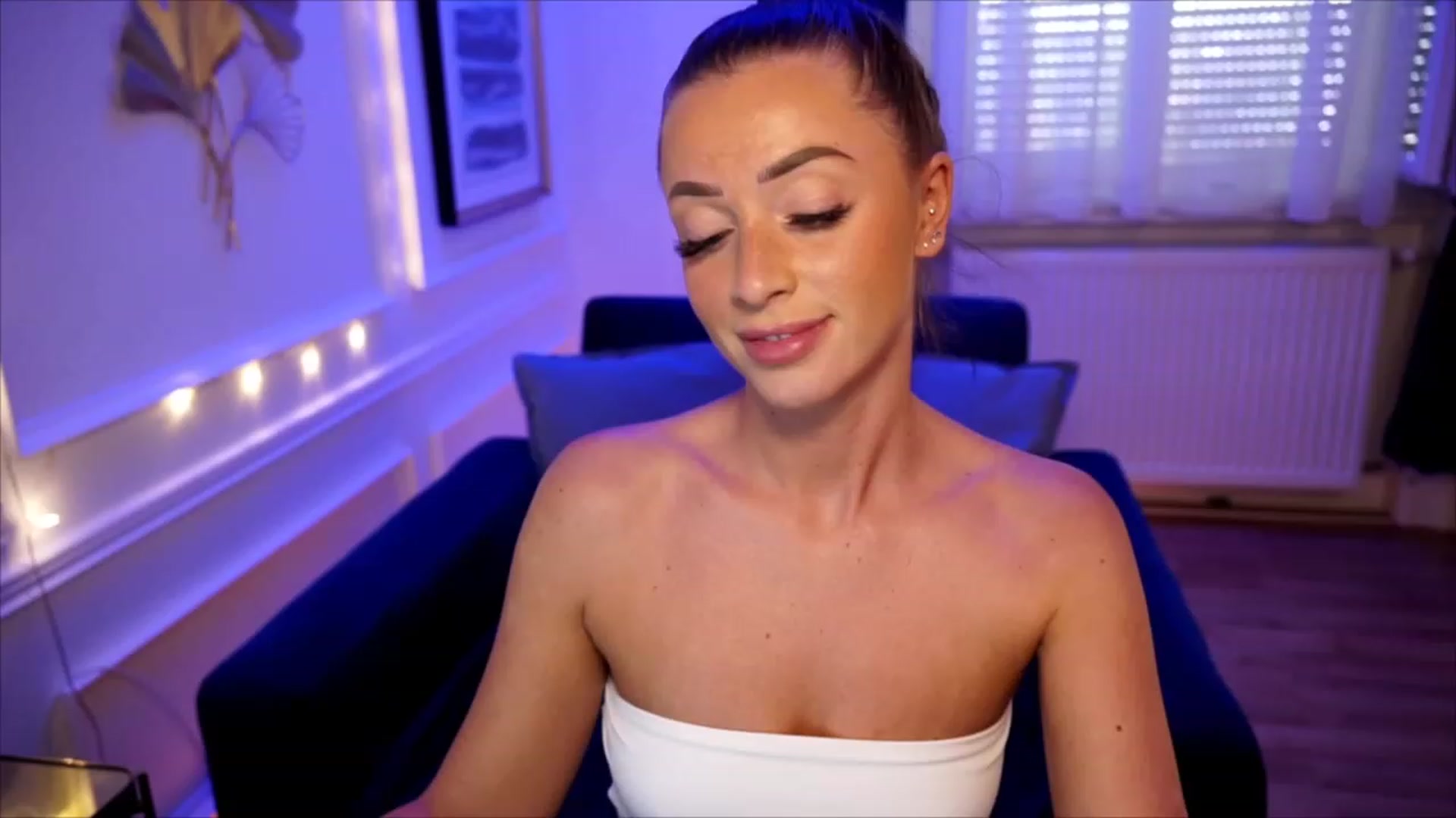 Gallery image thumbnail from emma_ruby's myfreecams stream on, 06/20/2023, 12:18 image 20 of 20