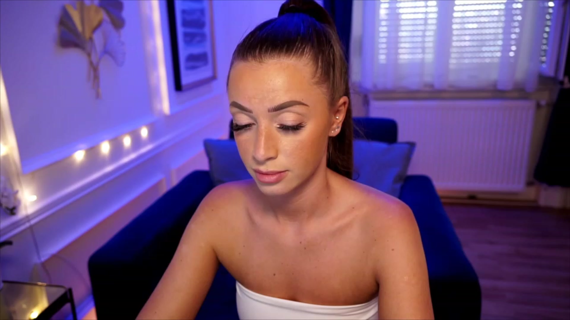 Gallery image thumbnail from emma_ruby's myfreecams stream on, 06/20/2023, 12:38 image 3 of 20