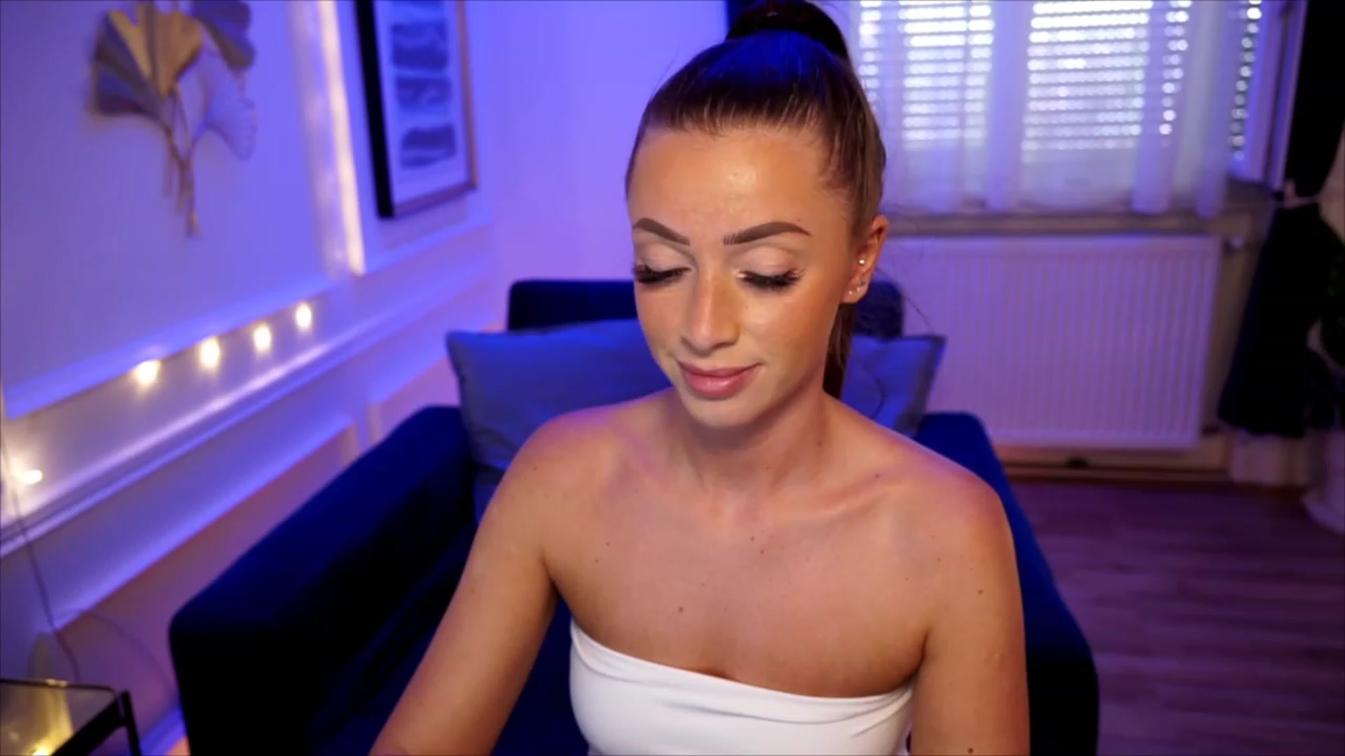 Gallery image thumbnail from emma_ruby's myfreecams stream on, 06/20/2023, 12:38 image 9 of 20