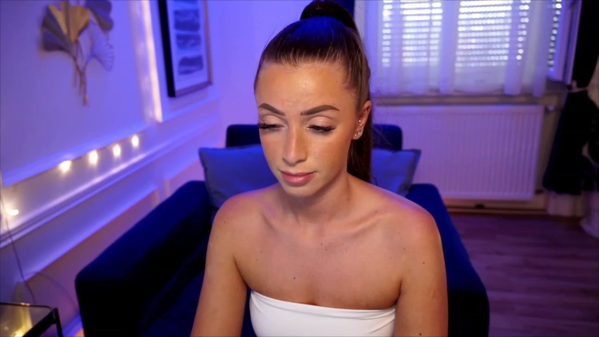 Gallery image thumbnail from emma_ruby's myfreecams stream on, 06/20/2023, 12:38 image 7 of 20