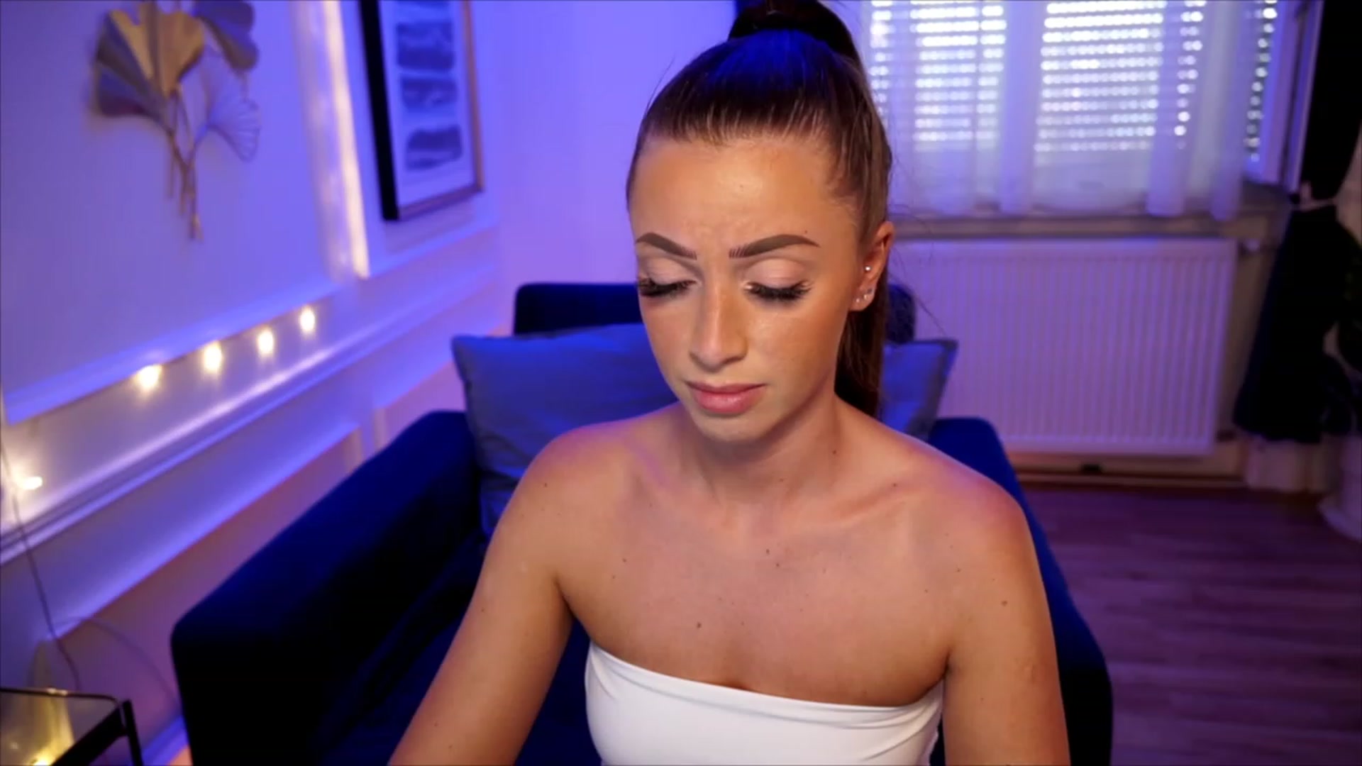 Gallery image thumbnail from emma_ruby's myfreecams stream on, 06/20/2023, 12:38 image 8 of 20