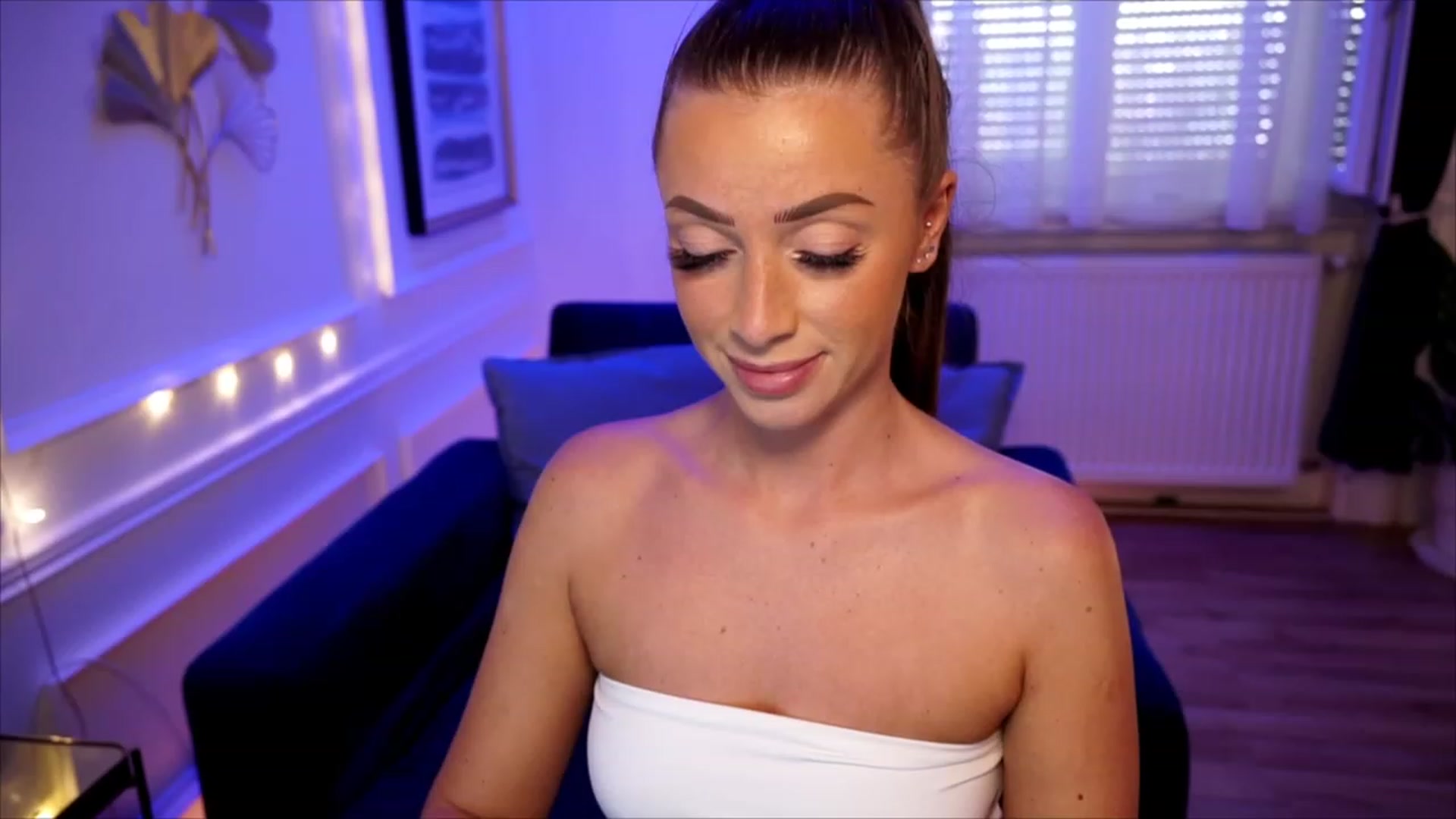 Gallery image thumbnail from emma_ruby's myfreecams stream on, 06/20/2023, 12:38 image 18 of 20