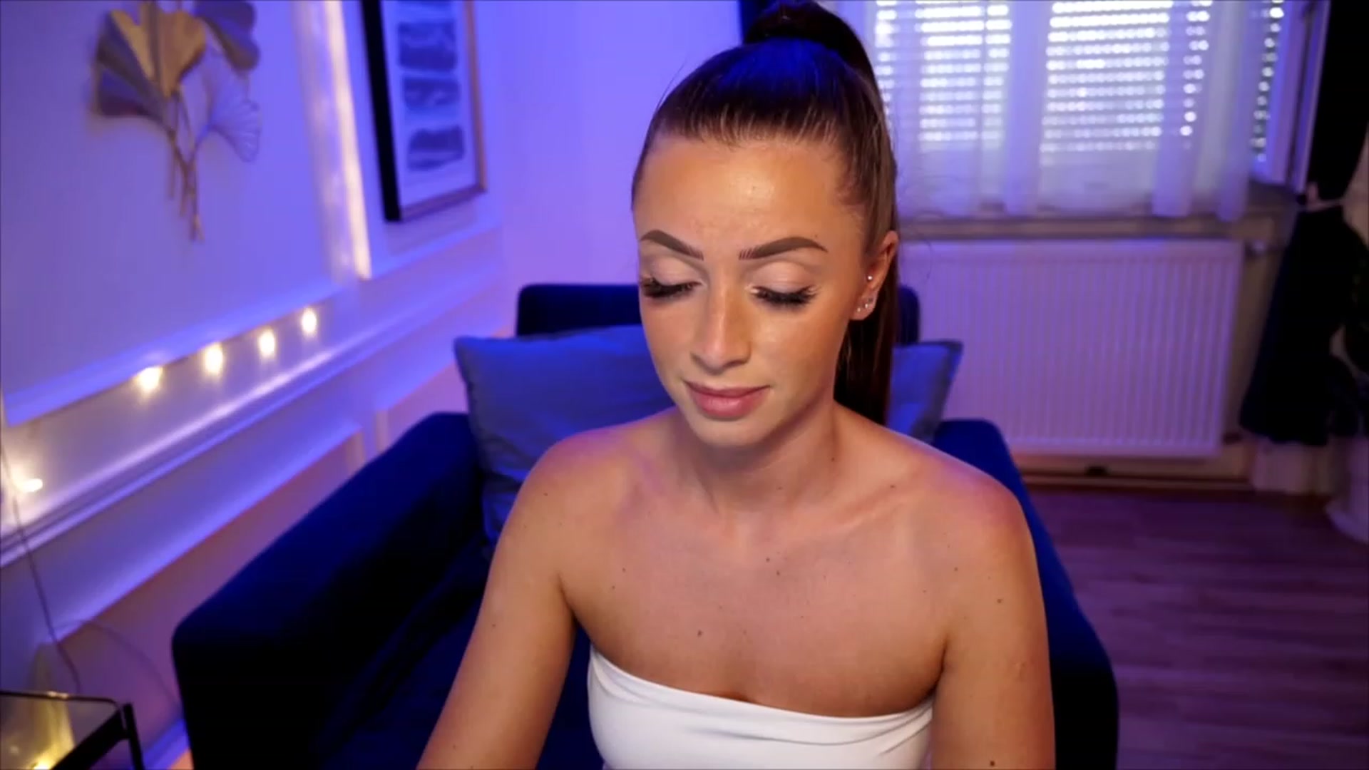 Gallery image thumbnail from emma_ruby's myfreecams stream on, 06/20/2023, 12:38 image 12 of 20