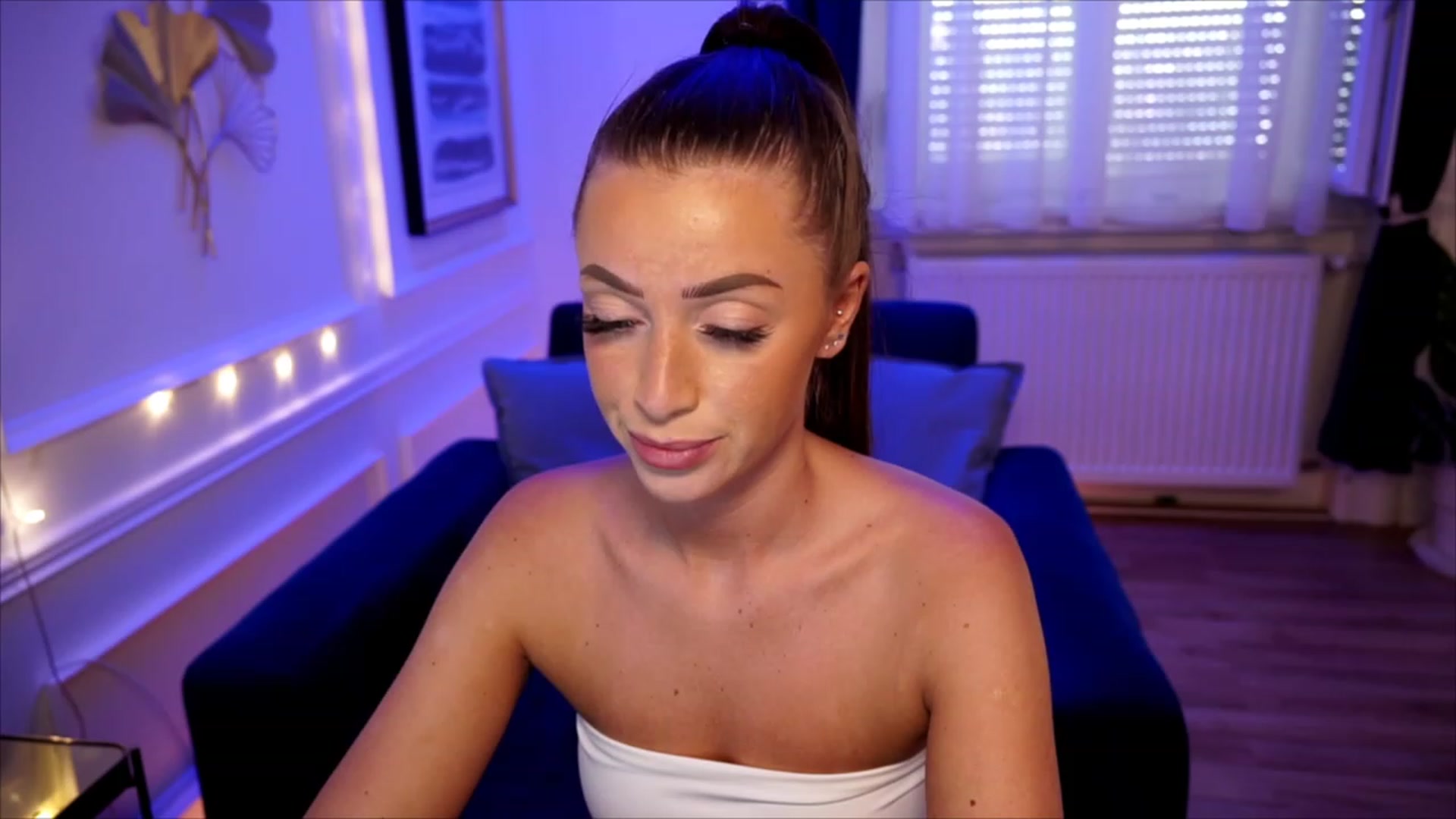 Gallery image thumbnail from emma_ruby's myfreecams stream on, 06/20/2023, 12:38 image 11 of 20