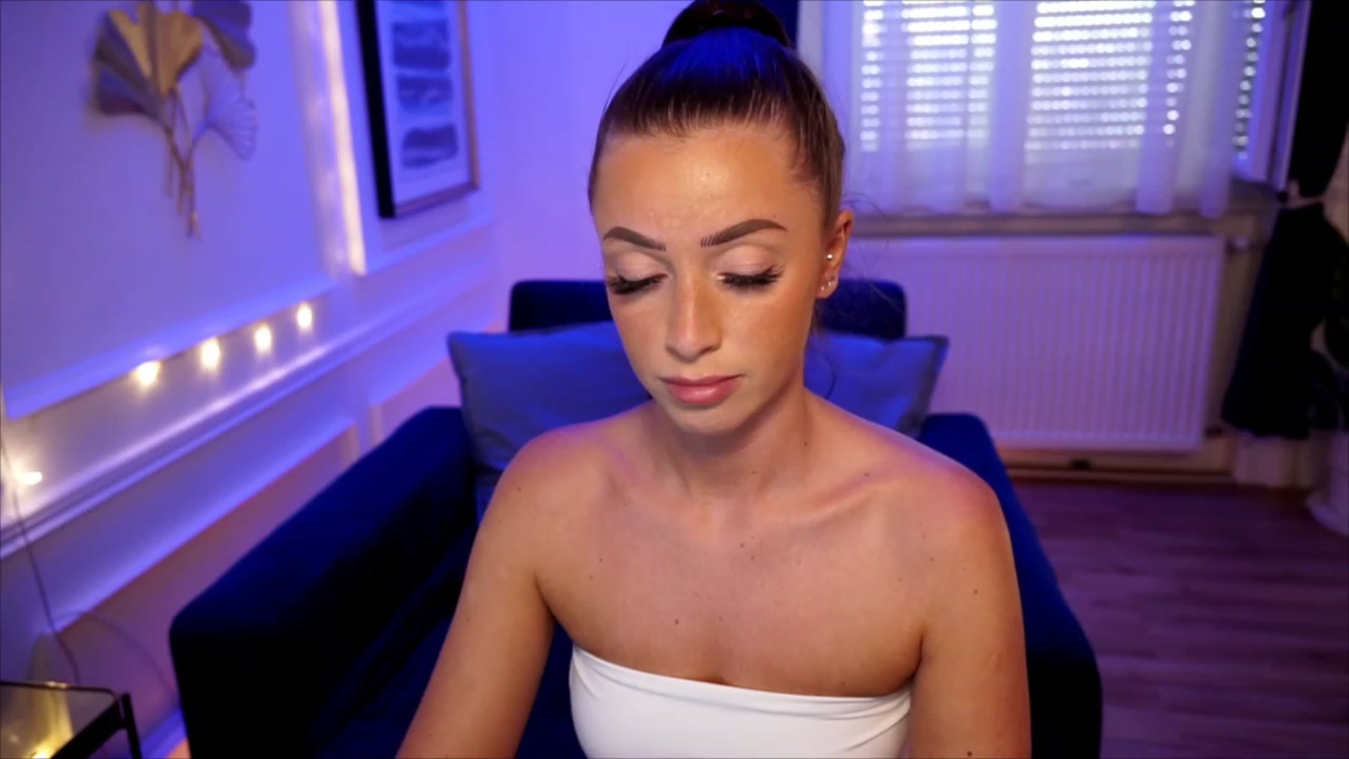 Gallery image thumbnail from emma_ruby's myfreecams stream on, 06/20/2023, 12:38 image 6 of 20