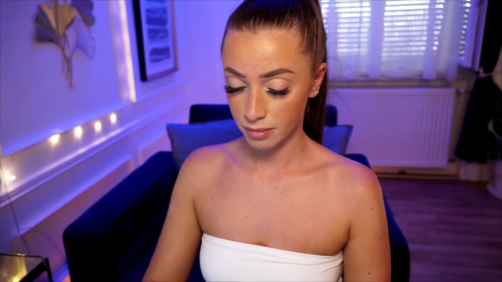 Gallery image thumbnail from emma_ruby's myfreecams stream on, 06/20/2023, 12:38 image 19 of 20