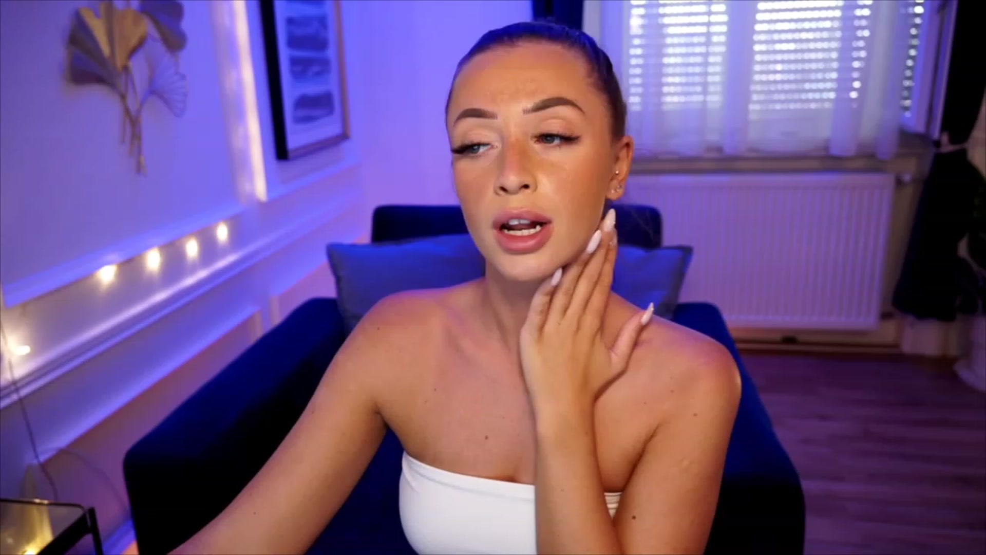 Gallery image thumbnail from emma_ruby's myfreecams stream on, 06/20/2023, 12:38 image 5 of 20