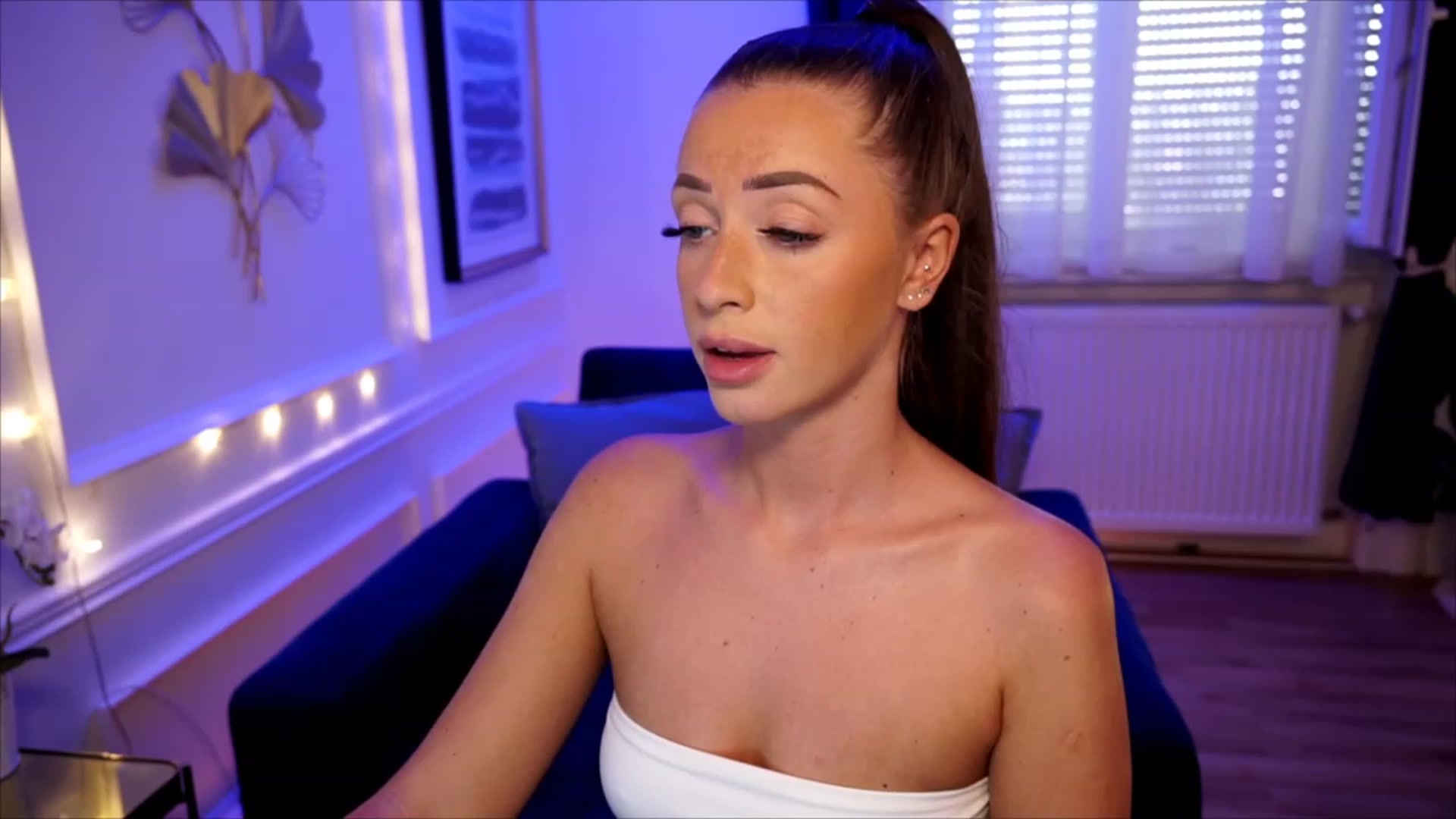 Gallery image thumbnail from emma_ruby's myfreecams stream on, 06/20/2023, 13:12 image 10 of 20
