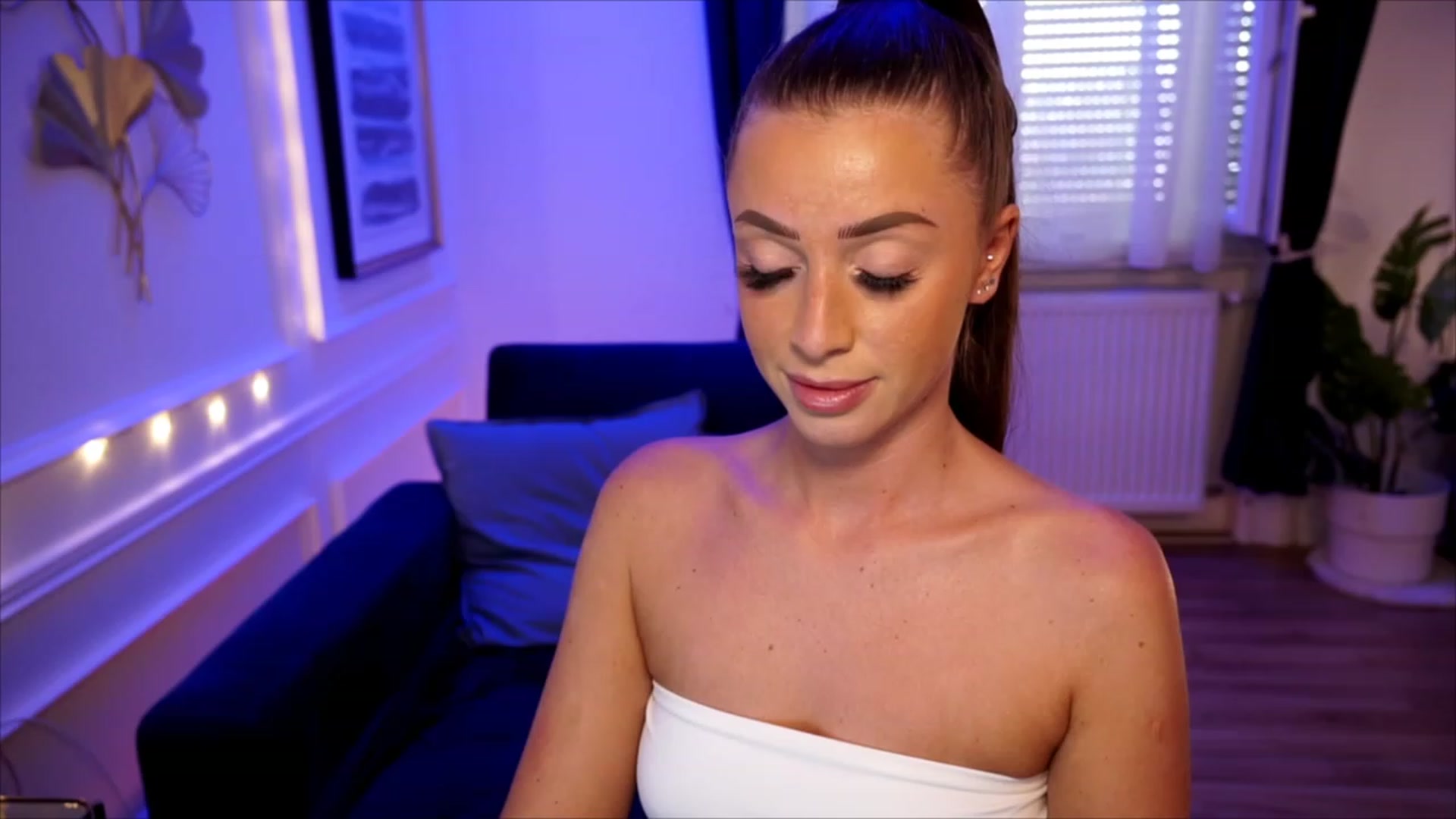 Gallery image thumbnail from emma_ruby's myfreecams stream on, 06/20/2023, 14:28 image 10 of 20