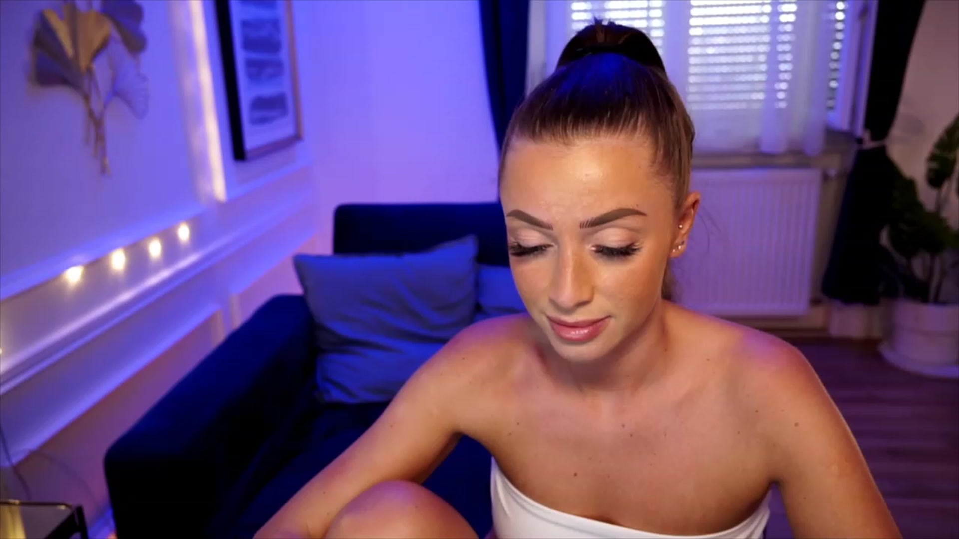Gallery image thumbnail from emma_ruby's myfreecams stream on, 06/20/2023, 14:28 image 18 of 20