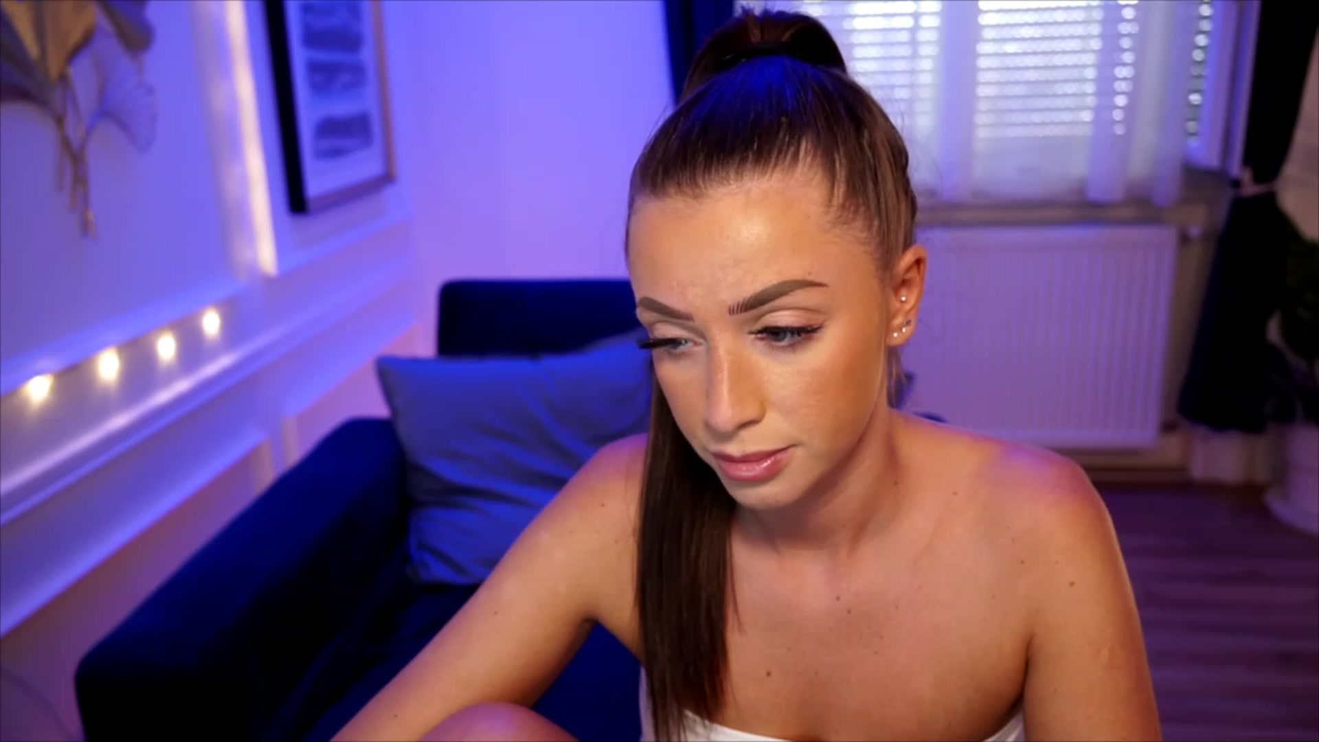 Gallery image thumbnail from emma_ruby's myfreecams stream on, 06/20/2023, 14:28 image 4 of 20