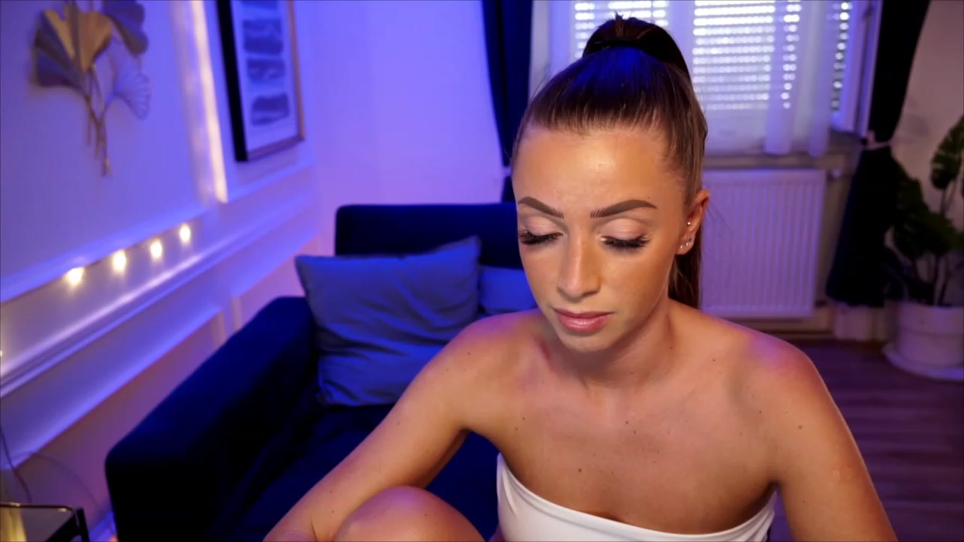 Gallery image thumbnail from emma_ruby's myfreecams stream on, 06/20/2023, 14:28 image 15 of 20