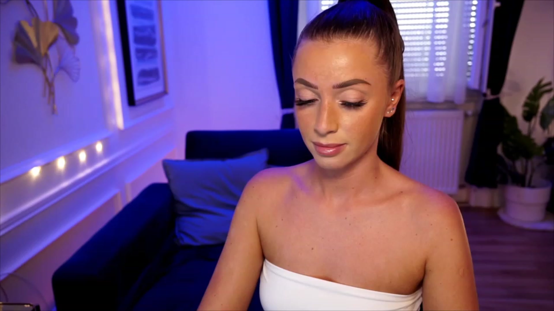 Gallery image thumbnail from emma_ruby's myfreecams stream on, 06/20/2023, 14:28 image 12 of 20