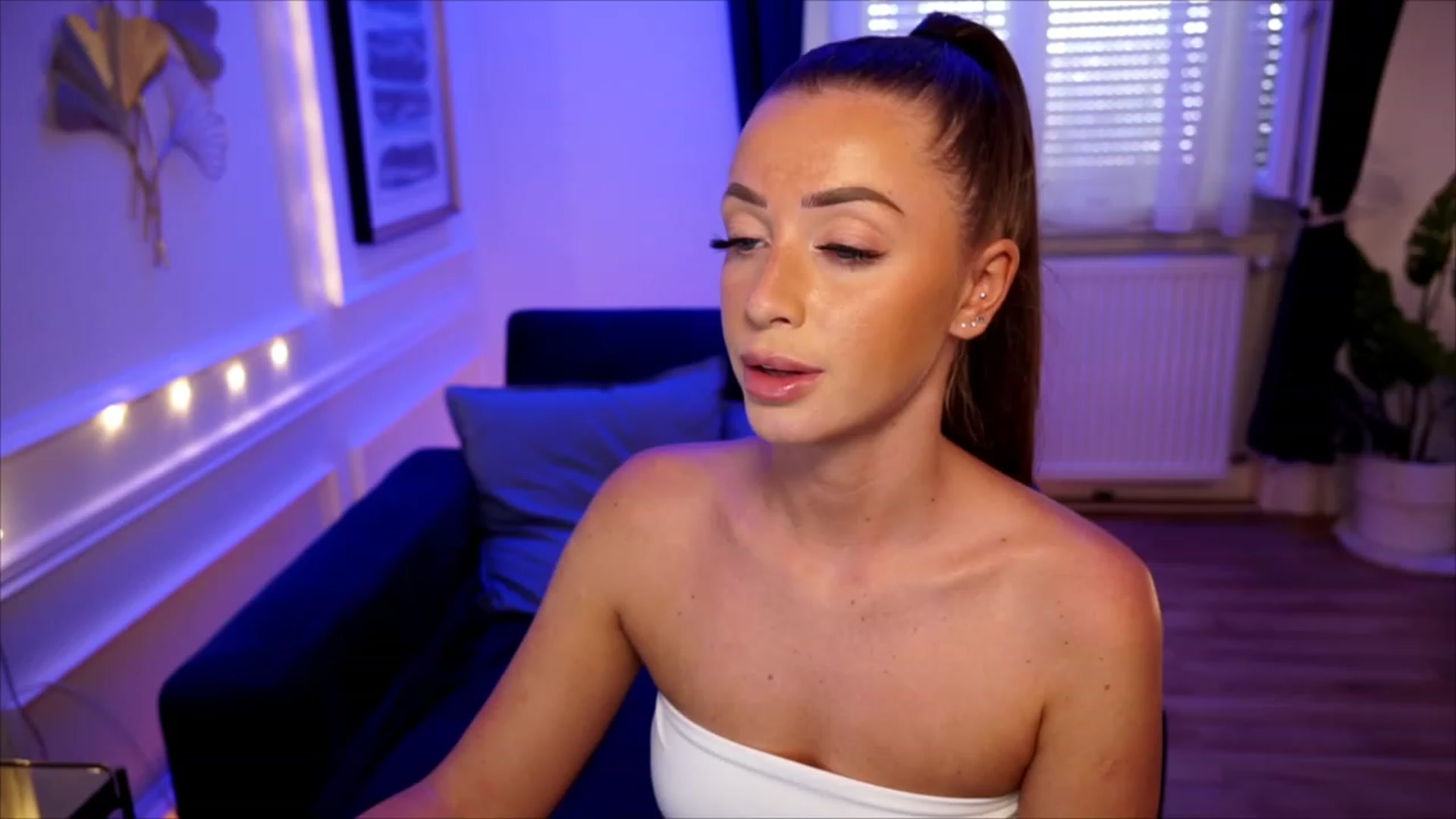 Gallery image thumbnail from emma_ruby's myfreecams stream on, 06/20/2023, 14:28 image 13 of 20