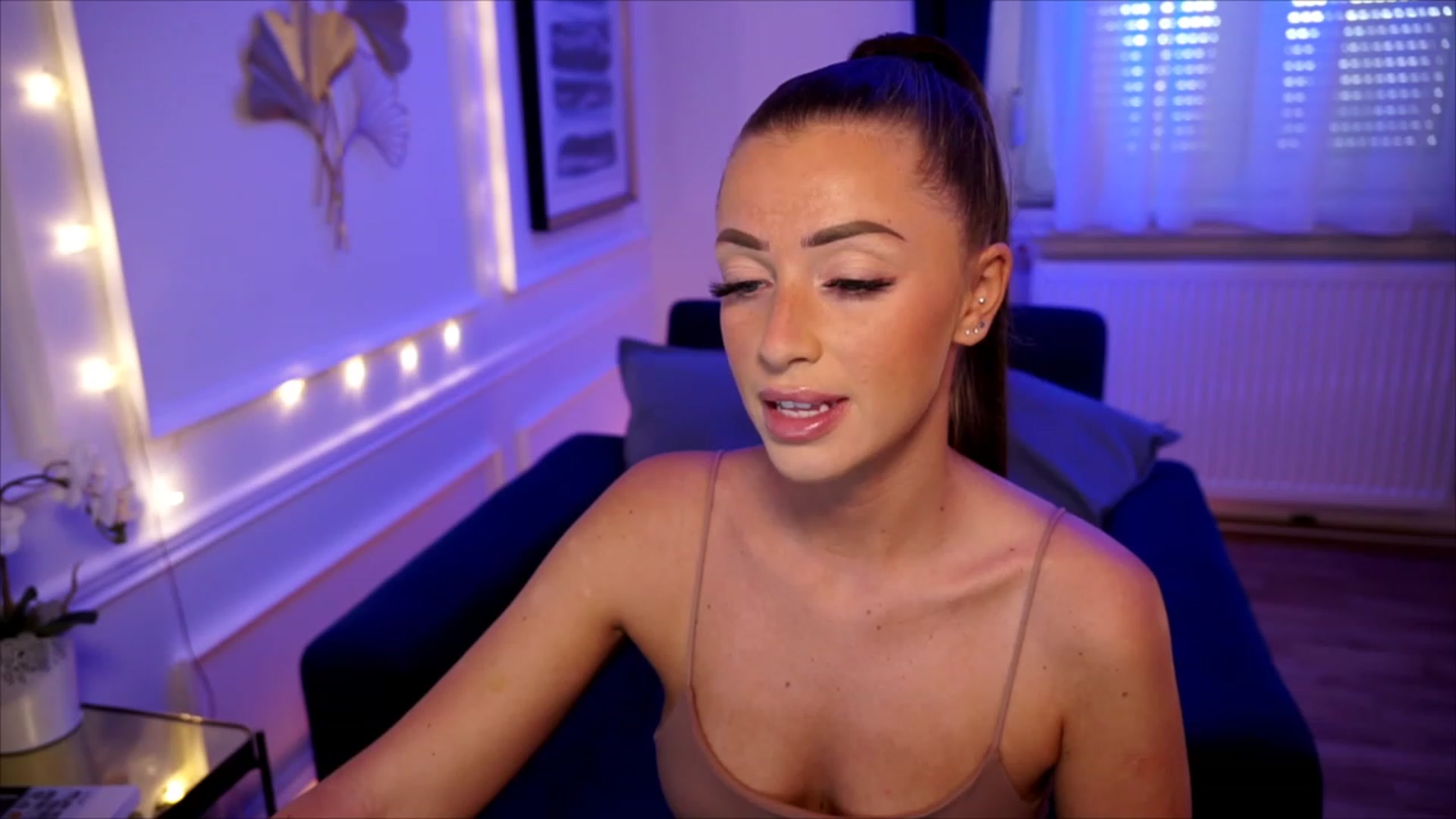 Gallery image thumbnail from emma_ruby's myfreecams stream on, 06/21/2023, 16:07 image 4 of 20