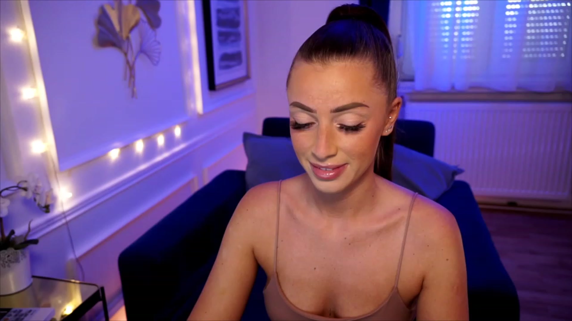 Gallery image thumbnail from emma_ruby's myfreecams stream on, 06/21/2023, 16:07 image 3 of 20