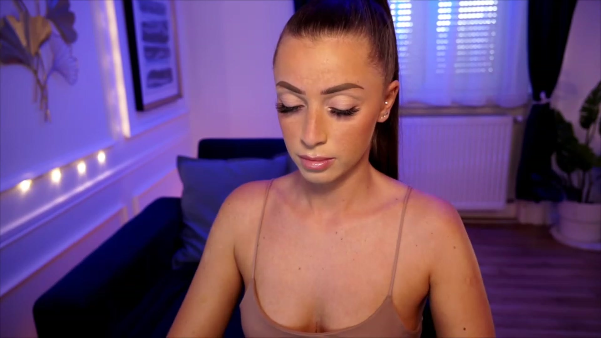 Gallery image thumbnail from emma_ruby's myfreecams stream on, 06/21/2023, 16:07 image 16 of 20