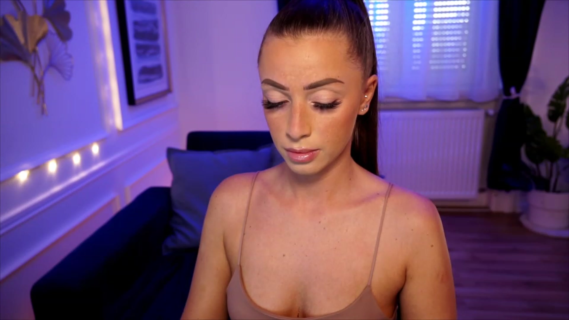 Gallery image thumbnail from emma_ruby's myfreecams stream on, 06/21/2023, 16:07 image 17 of 20