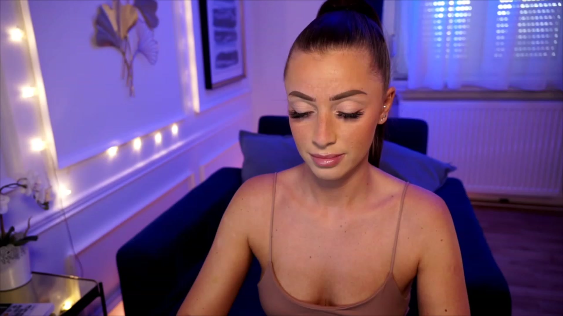 Gallery image thumbnail from emma_ruby's myfreecams stream on, 06/21/2023, 16:07 image 1 of 20