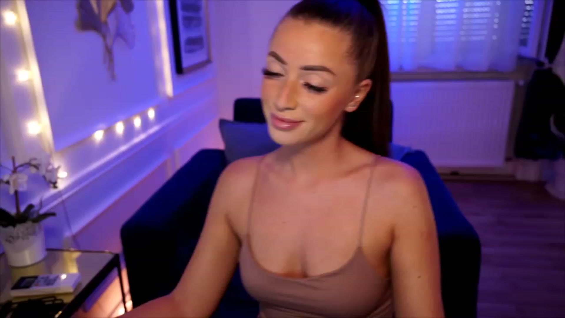 Gallery image thumbnail from emma_ruby's myfreecams stream on, 06/21/2023, 18:24 image 2 of 20