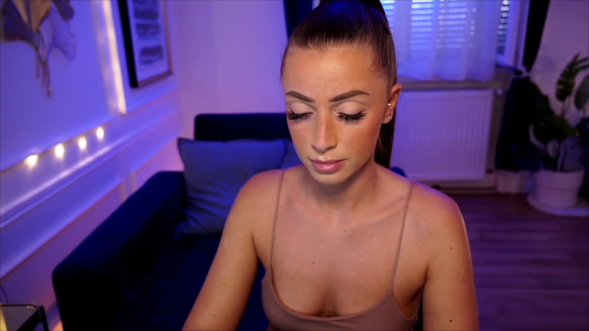 Gallery image thumbnail from emma_ruby's myfreecams stream on, 06/21/2023, 18:24 image 6 of 20