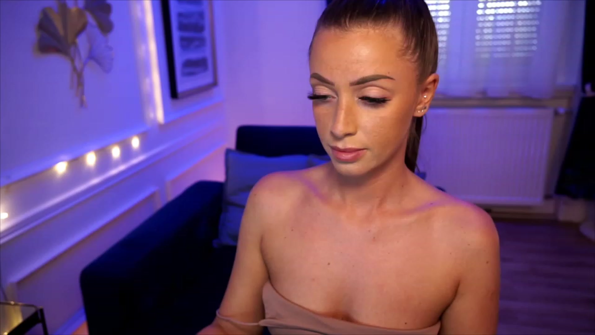 Gallery image thumbnail from emma_ruby's myfreecams stream on, 06/30/2023, 16:40 image 7 of 20