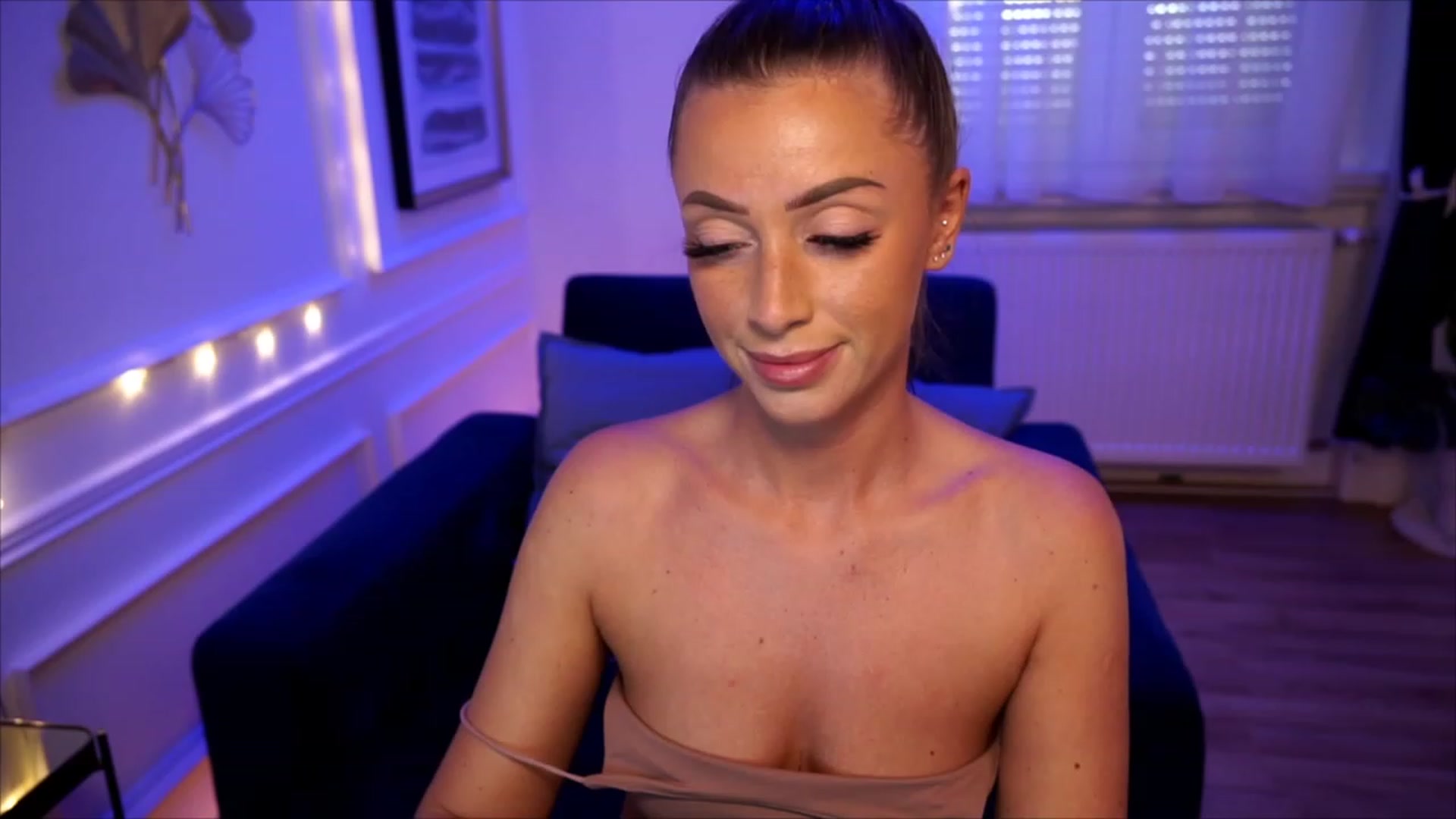 Gallery image thumbnail from emma_ruby's myfreecams stream on, 06/30/2023, 16:40 image 13 of 20