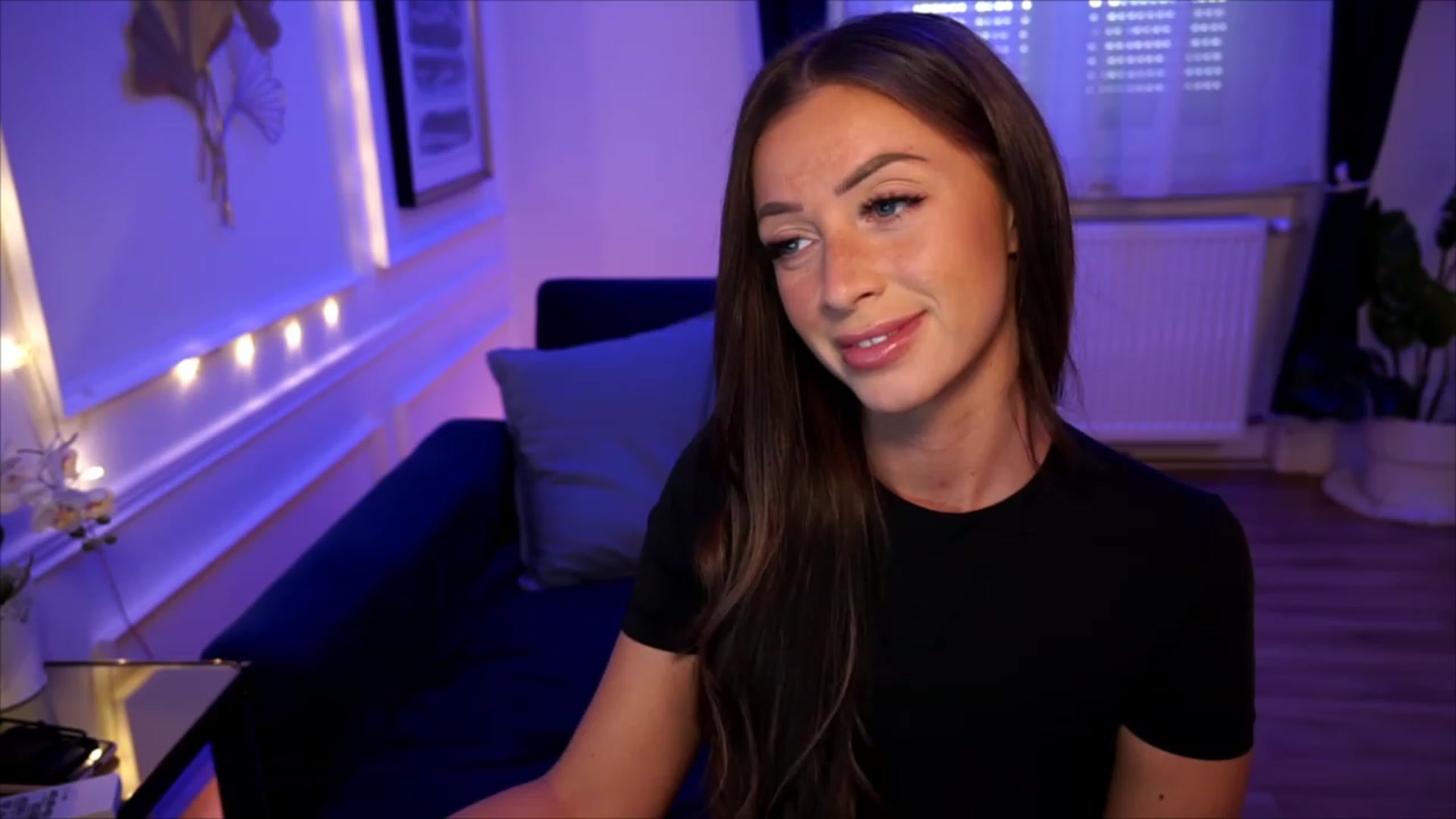 Gallery image thumbnail from emma_ruby's myfreecams stream on, 07/03/2023, 15:52 image 8 of 20