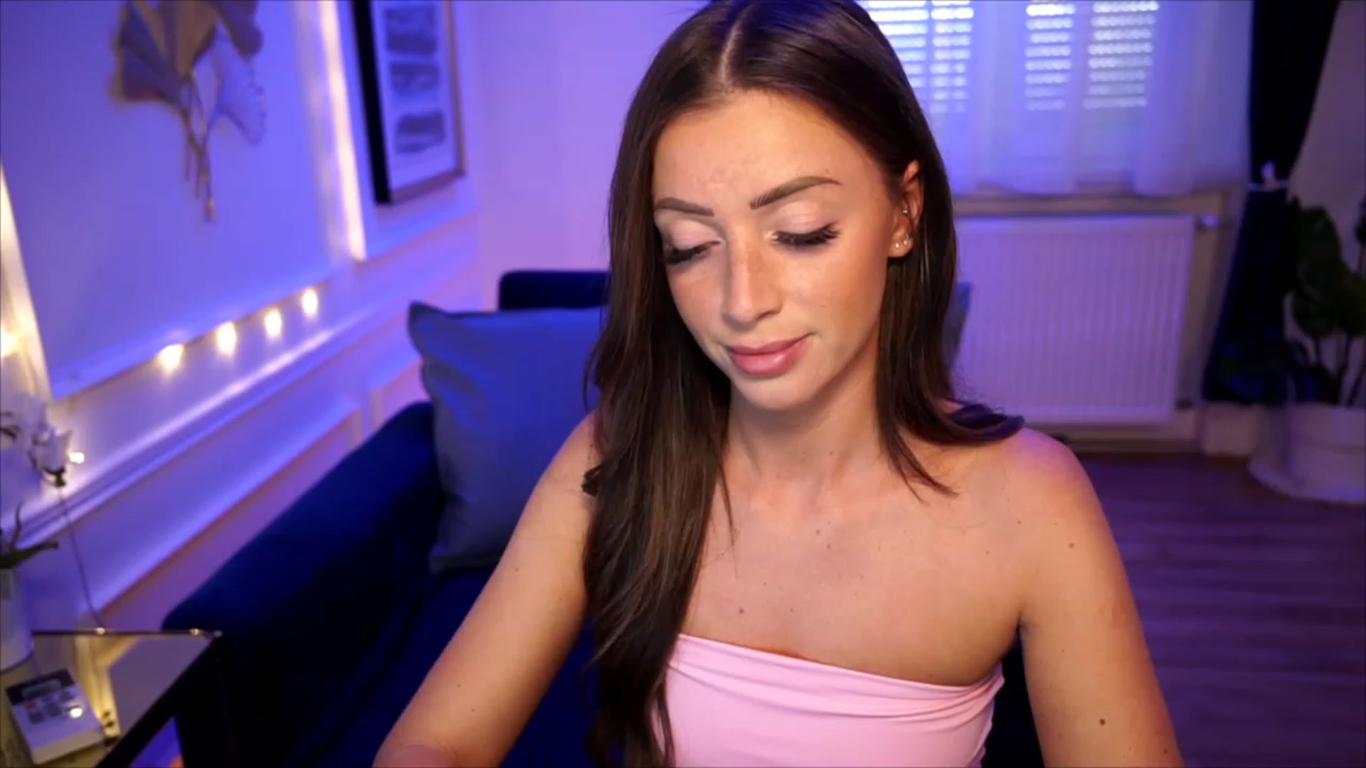 Gallery image thumbnail from emma_ruby's myfreecams stream on, 07/05/2023, 16:28 image 13 of 20