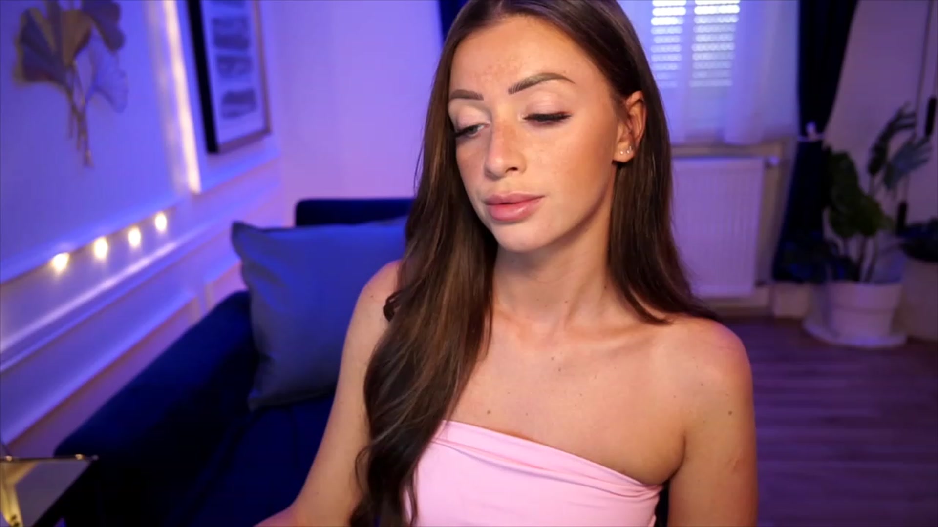 Gallery image thumbnail from emma_ruby's myfreecams stream on, 07/05/2023, 16:28 image 12 of 20