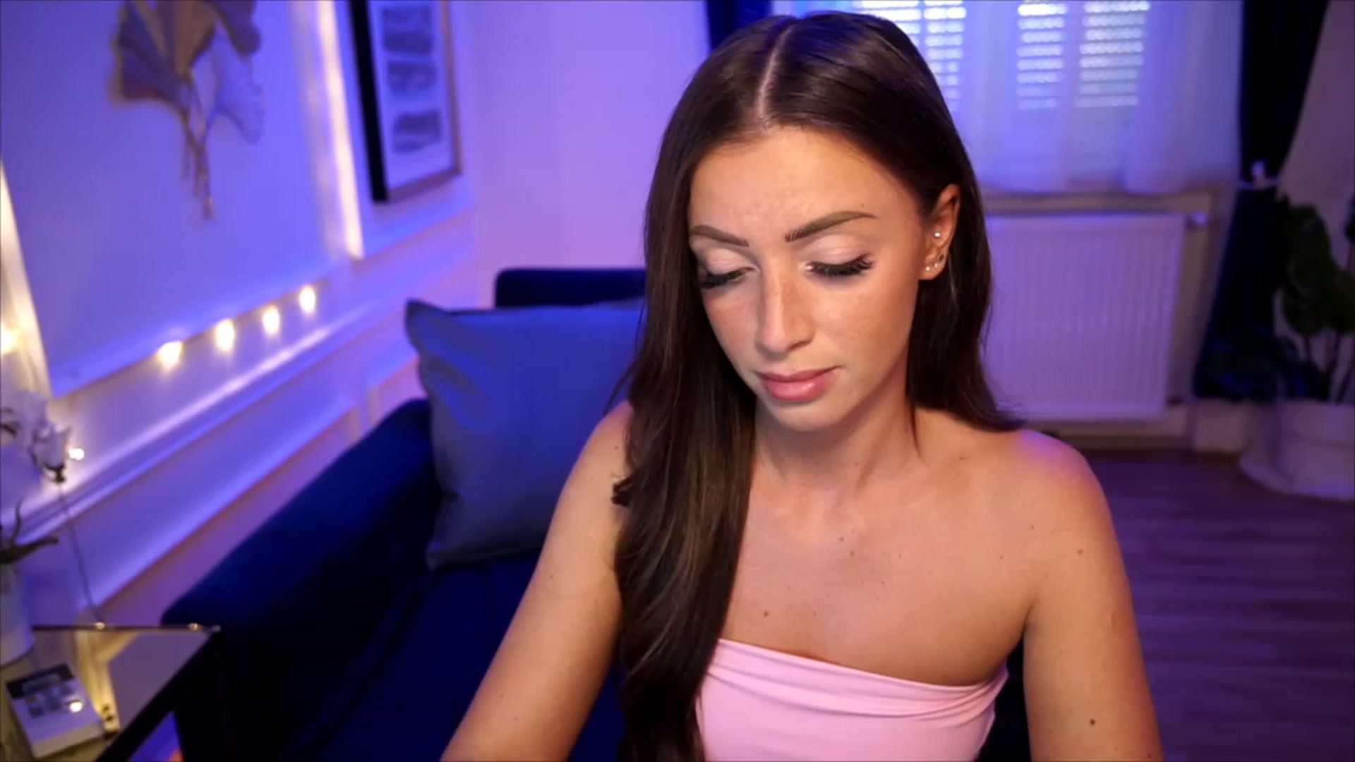 Gallery image thumbnail from emma_ruby's myfreecams stream on, 07/05/2023, 16:28 image 14 of 20
