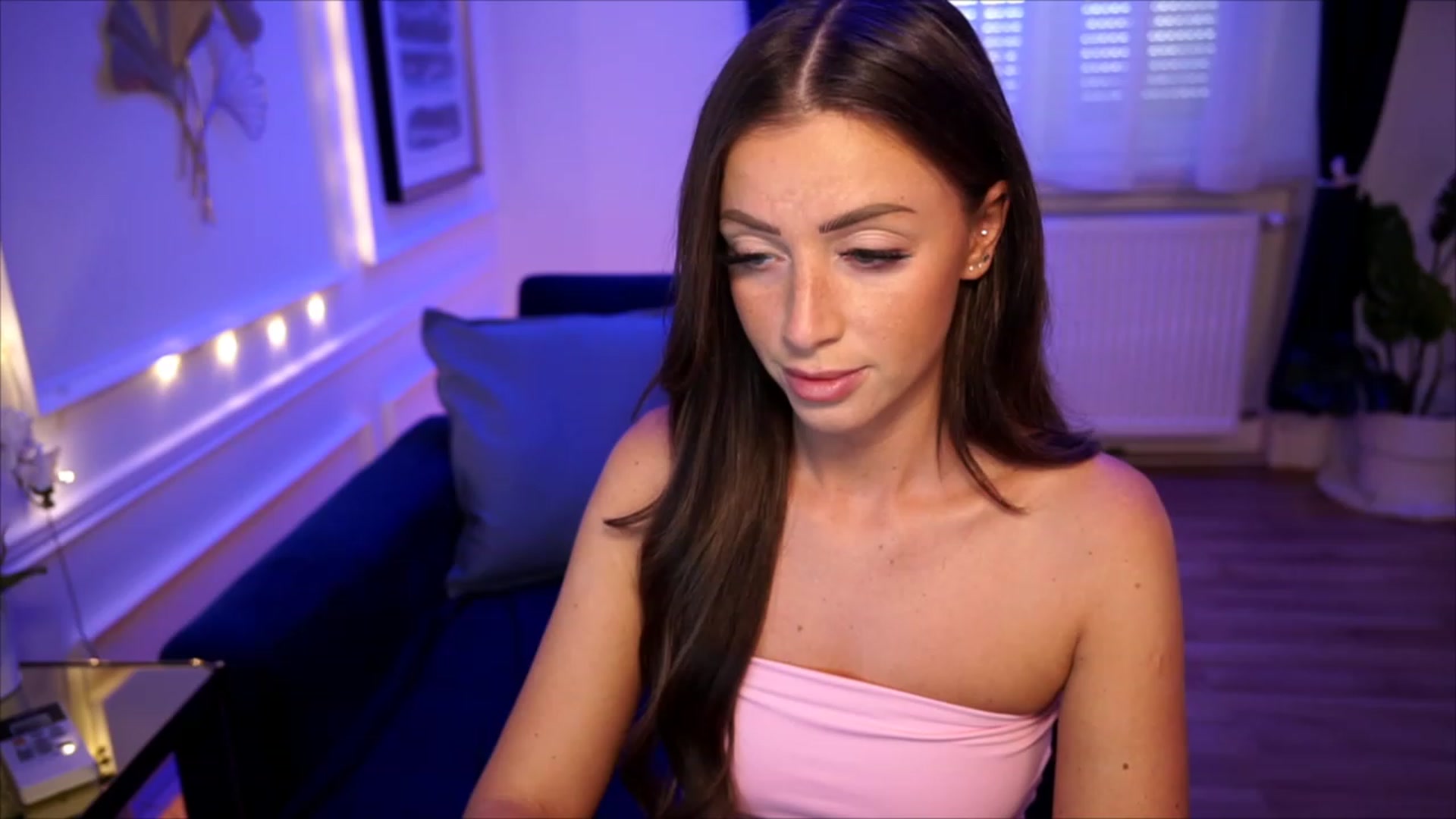Gallery image thumbnail from emma_ruby's myfreecams stream on, 07/05/2023, 16:28 image 17 of 20