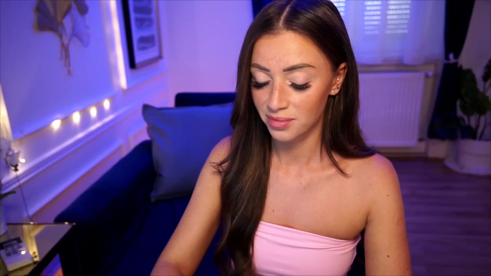 Gallery image thumbnail from emma_ruby's myfreecams stream on, 07/05/2023, 16:28 image 18 of 20