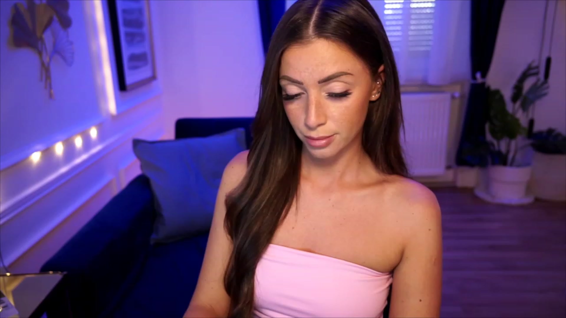 Gallery image thumbnail from emma_ruby's myfreecams stream on, 07/05/2023, 17:12 image 16 of 20