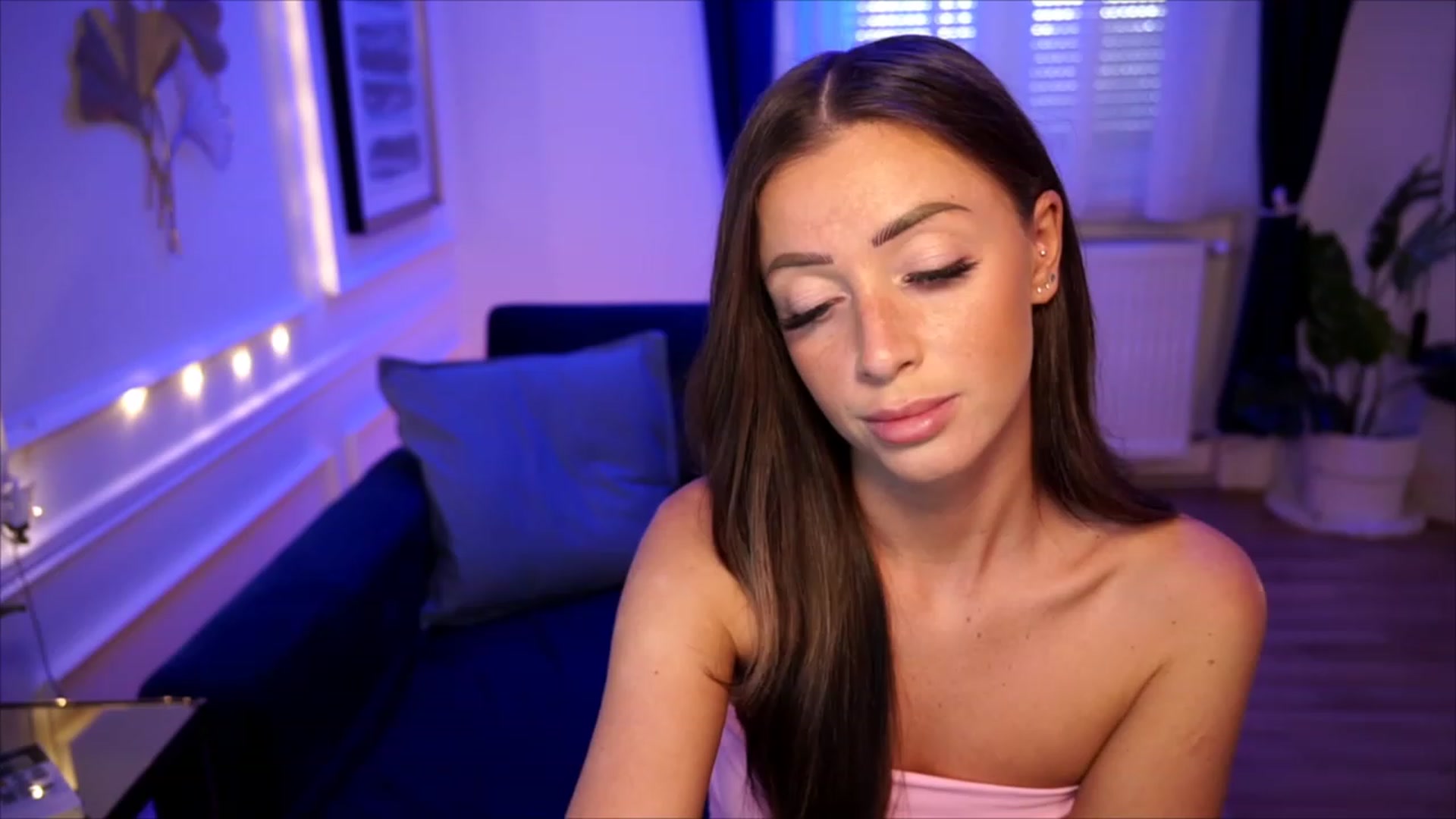 Gallery image thumbnail from emma_ruby's myfreecams stream on, 07/05/2023, 17:12 image 19 of 20