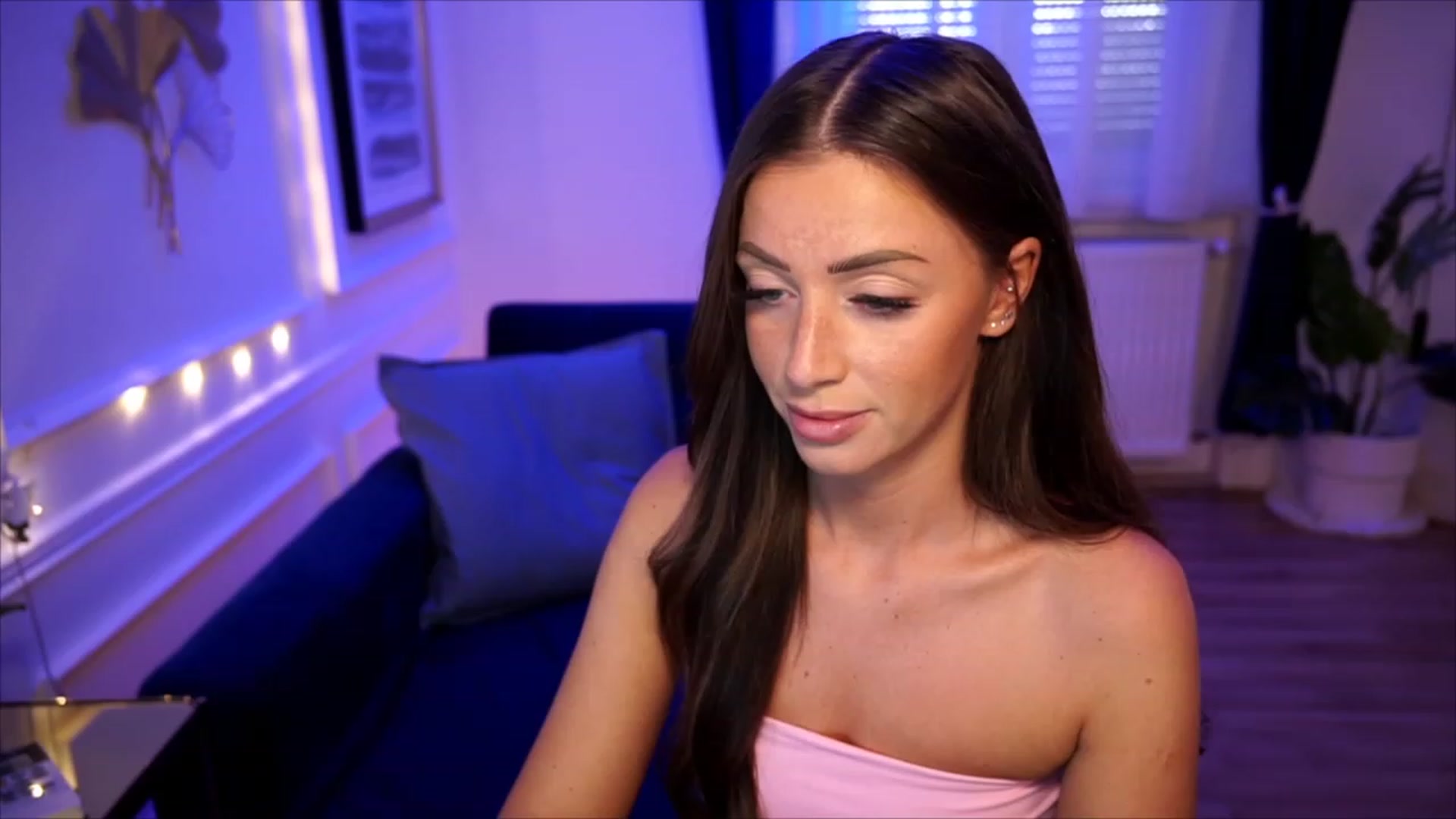 Gallery image thumbnail from emma_ruby's myfreecams stream on, 07/05/2023, 17:12 image 18 of 20