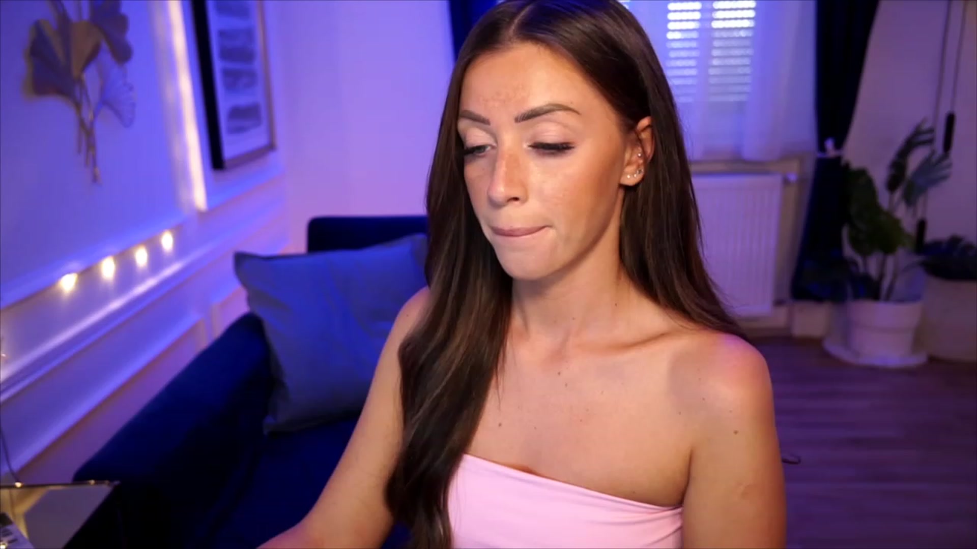 Gallery image thumbnail from emma_ruby's myfreecams stream on, 07/05/2023, 17:12 image 12 of 20