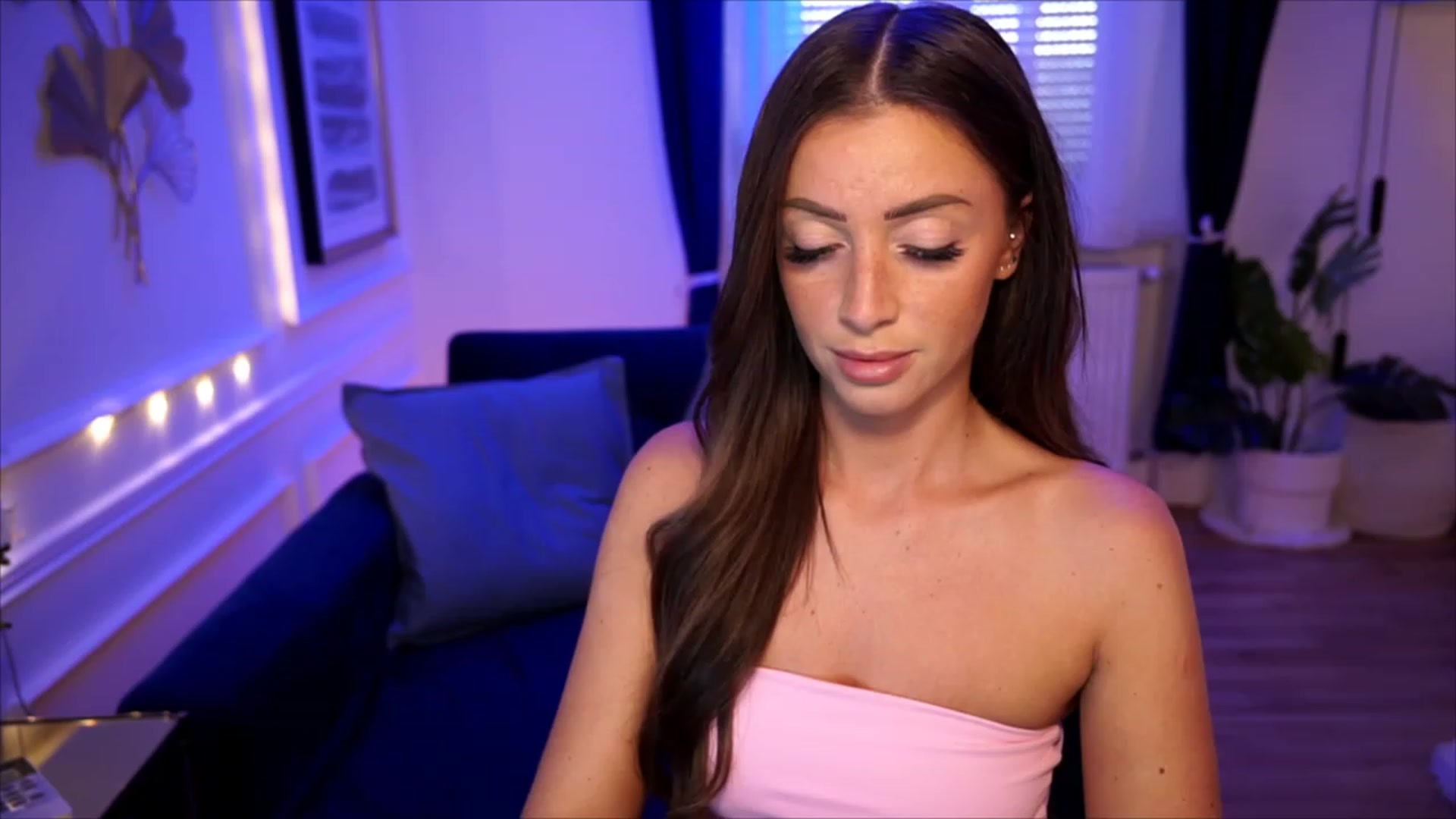 Gallery image thumbnail from emma_ruby's myfreecams stream on, 07/05/2023, 17:12 image 11 of 20